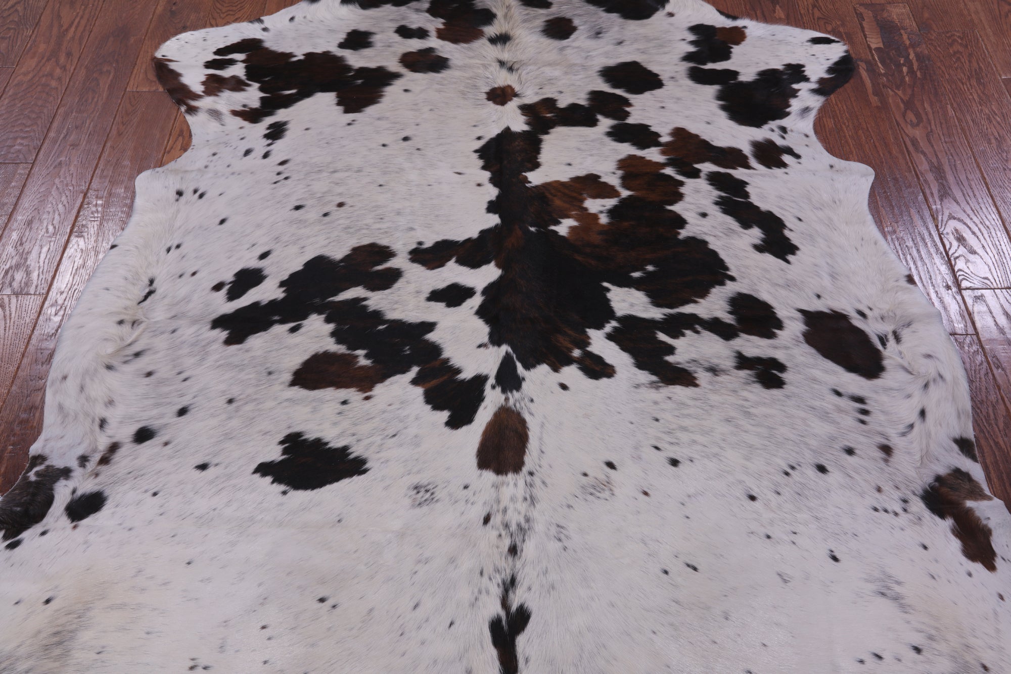 Natural Hair-On Cowhide Rug - 6' 9" X 6' 1" - Golden Nile