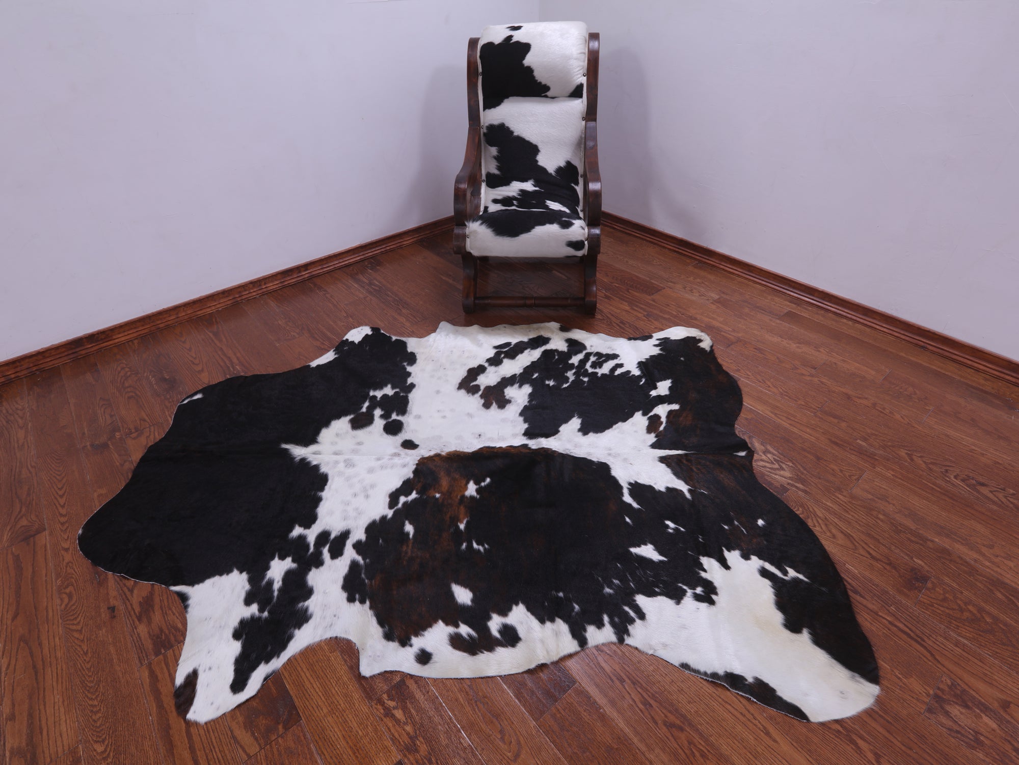 Natural Hair-On Cowhide Rug - 7' 0" X 5' 4" - Golden Nile