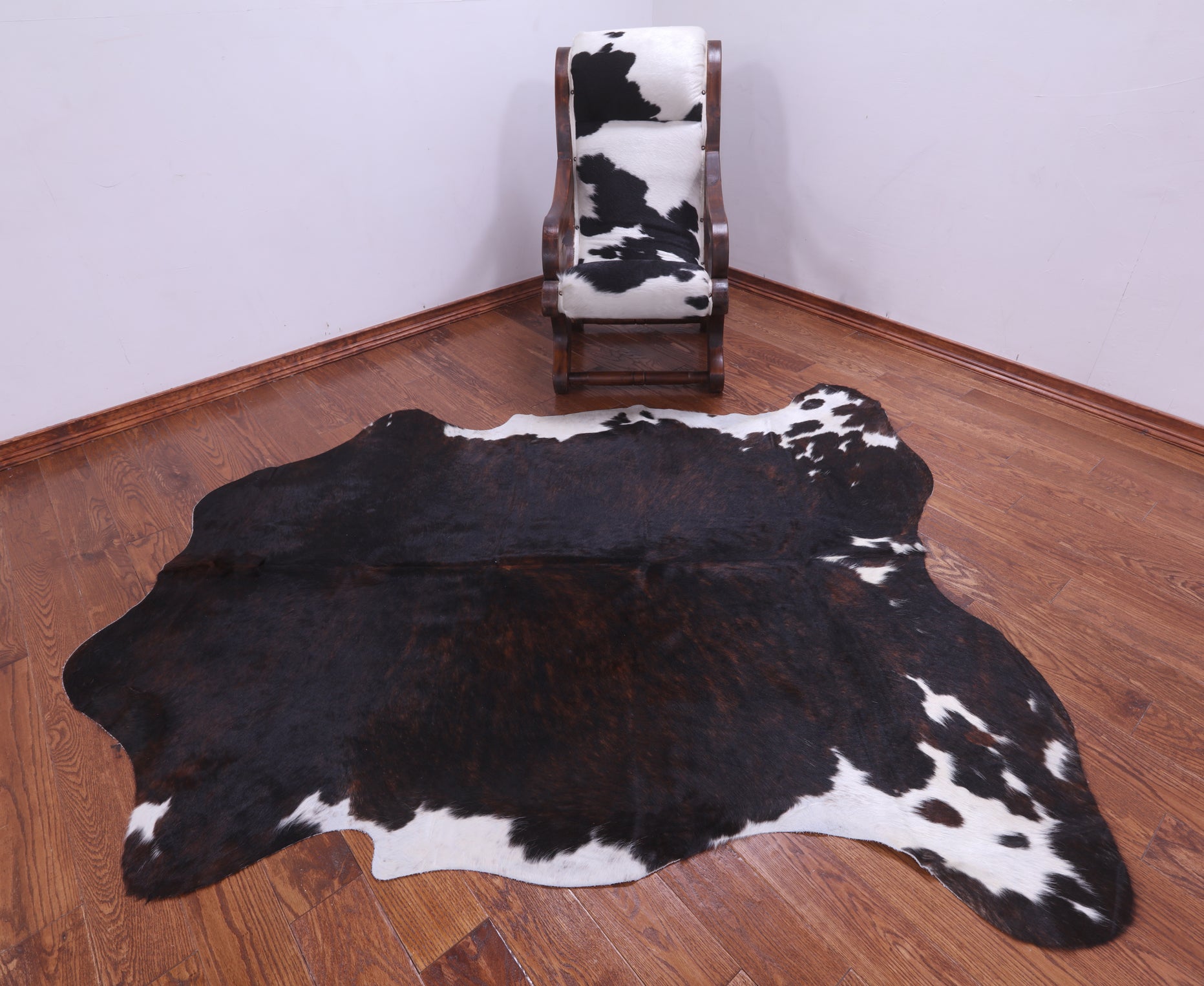 Natural Hair-On Cowhide Rug - 7' 3" X 6' 3" - Golden Nile