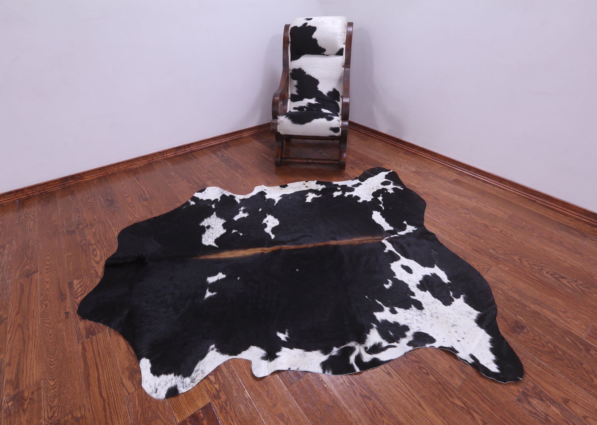 Natural Hair-On Cowhide Rug - 6' 11" X 5' 11" - Golden Nile