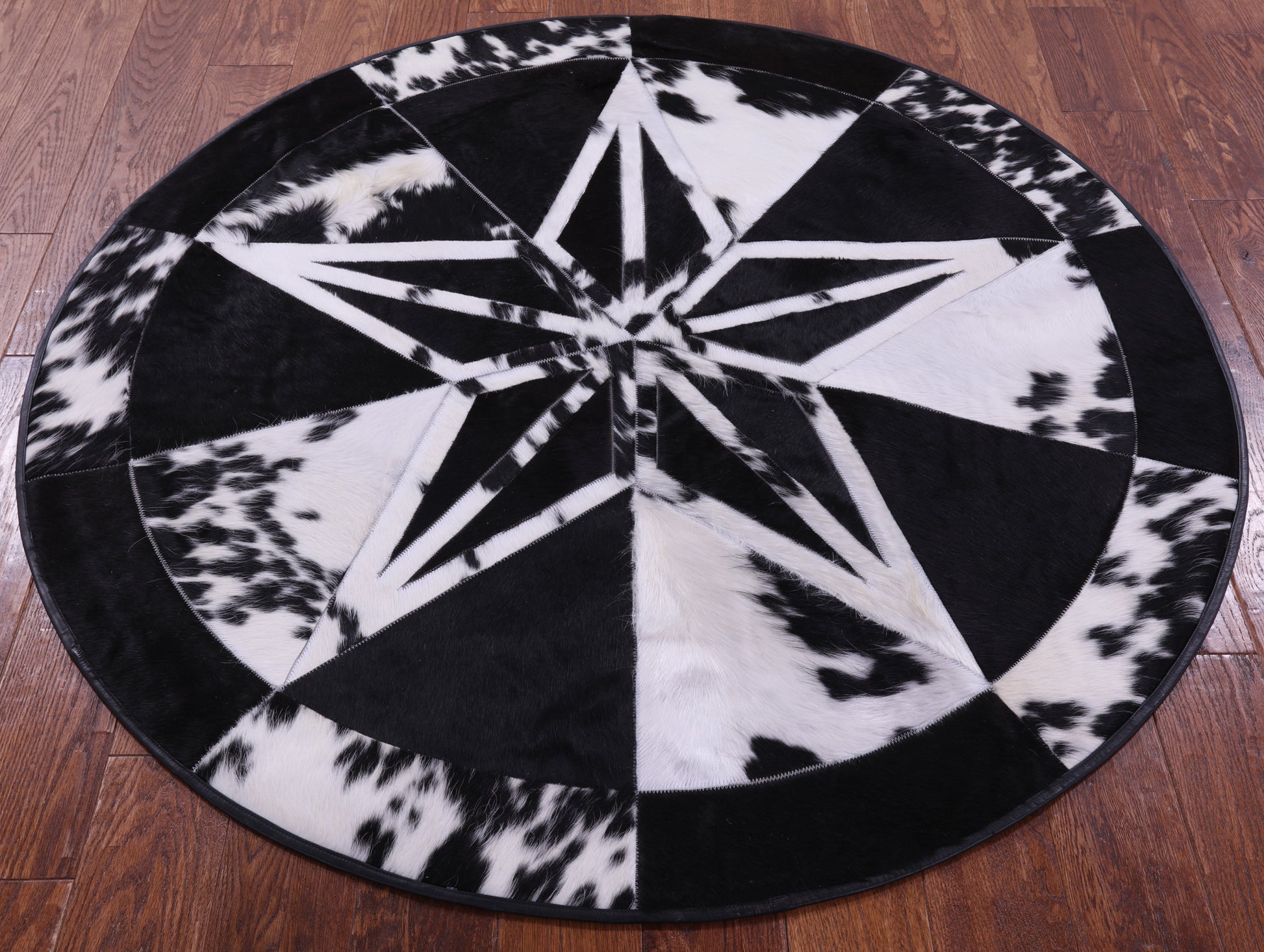 Round Black & White Natural Cowhide Hair-On Star Patchwork Area Rug - 4' 9" X 4' 9" - Golden Nile