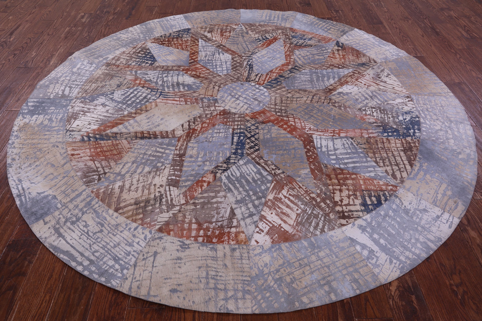 Round Natural Cowhide Hand Stitched Patchwork Rug - 8' 2" X 8' 2" - Golden Nile