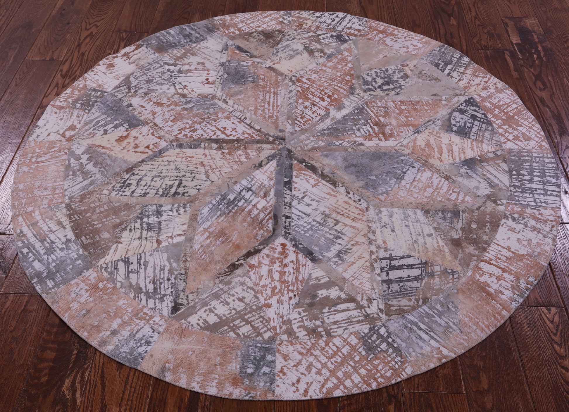 Round Natural Cowhide Hand Stitched Patchwork Rug - 5' 0" X 5' 0" - Golden Nile