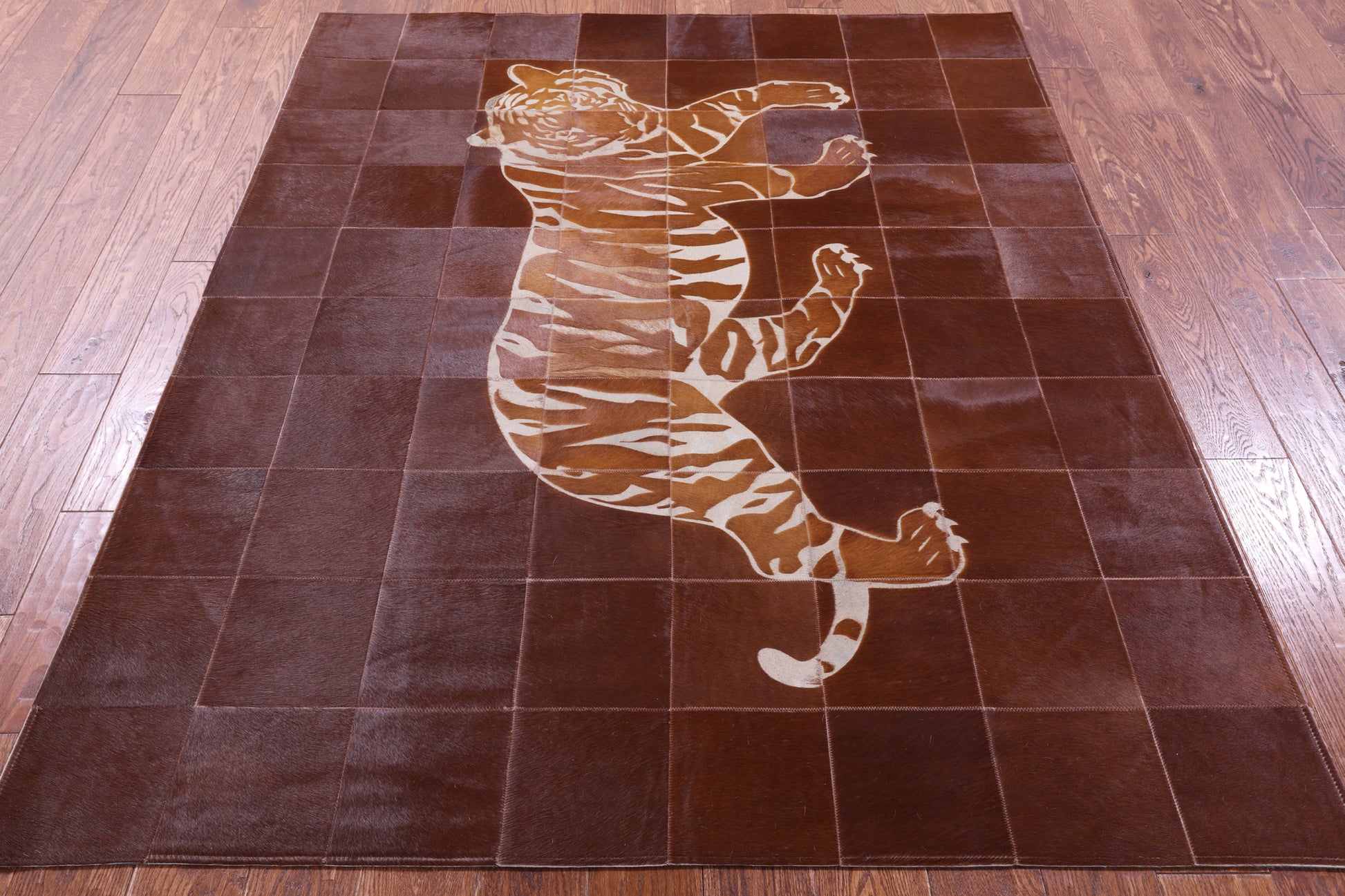 Brown Tiger Design Natural Cowhide Hand Stitched Patchwork Rug - 5' 2" X 6' 6" - Golden Nile
