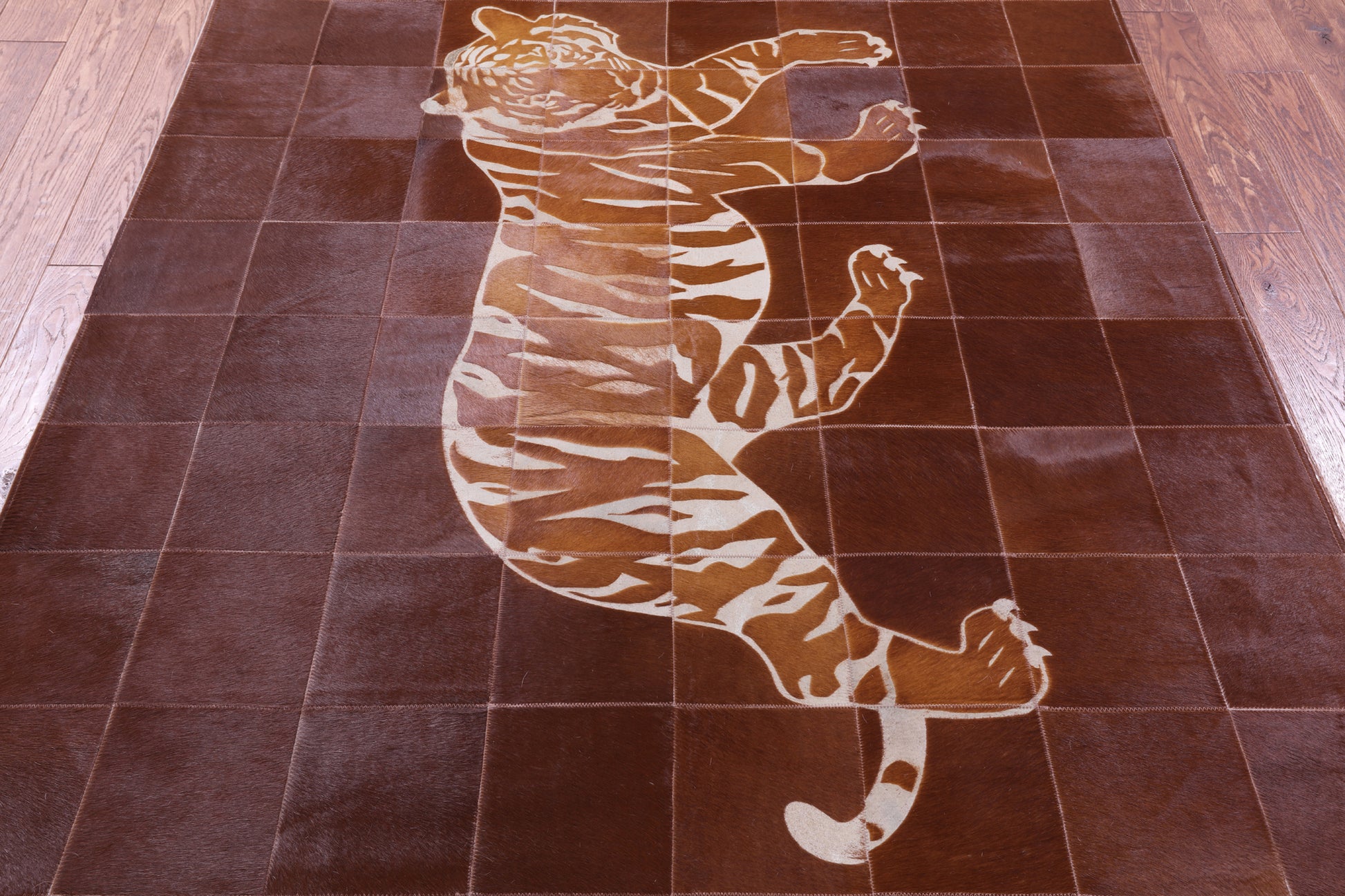 Brown Tiger Design Natural Cowhide Hand Stitched Patchwork Rug - 5' 2" X 6' 6" - Golden Nile