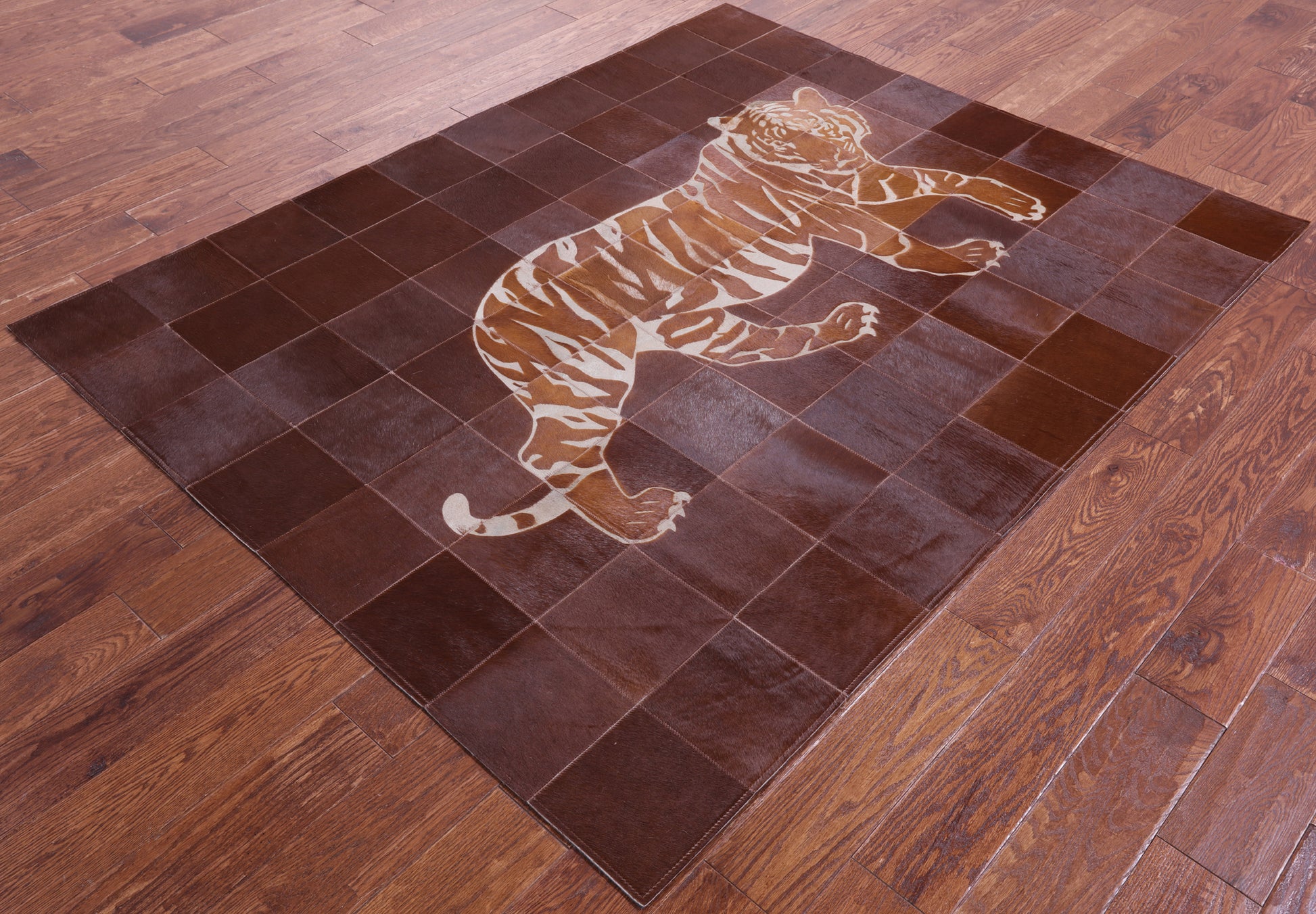Brown Tiger Design Natural Cowhide Hand Stitched Patchwork Rug - 5' 2" X 6' 6" - Golden Nile