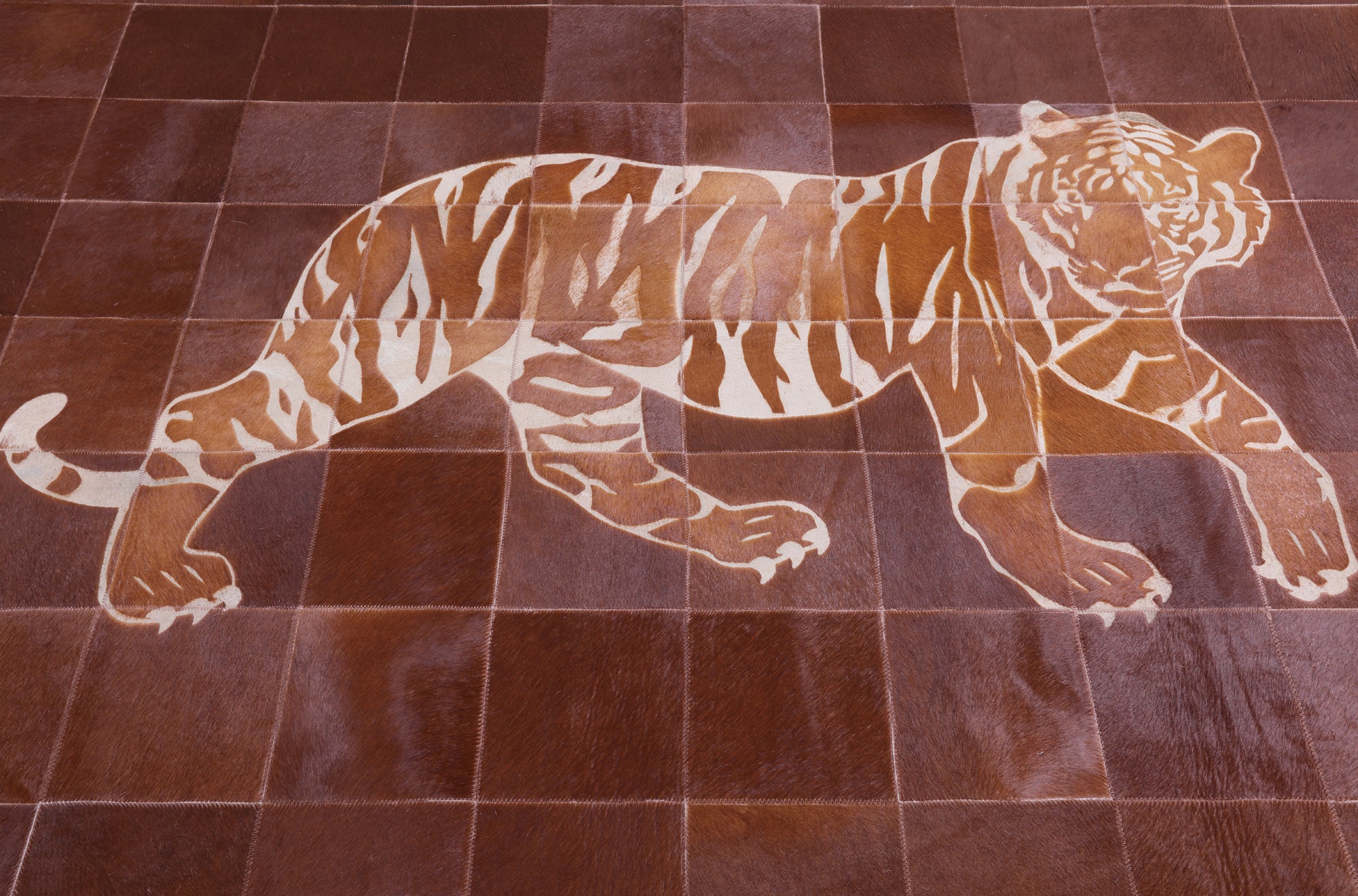 Brown Tiger Design Natural Cowhide Hand Stitched Patchwork Rug - 5' 2" X 6' 6" - Golden Nile