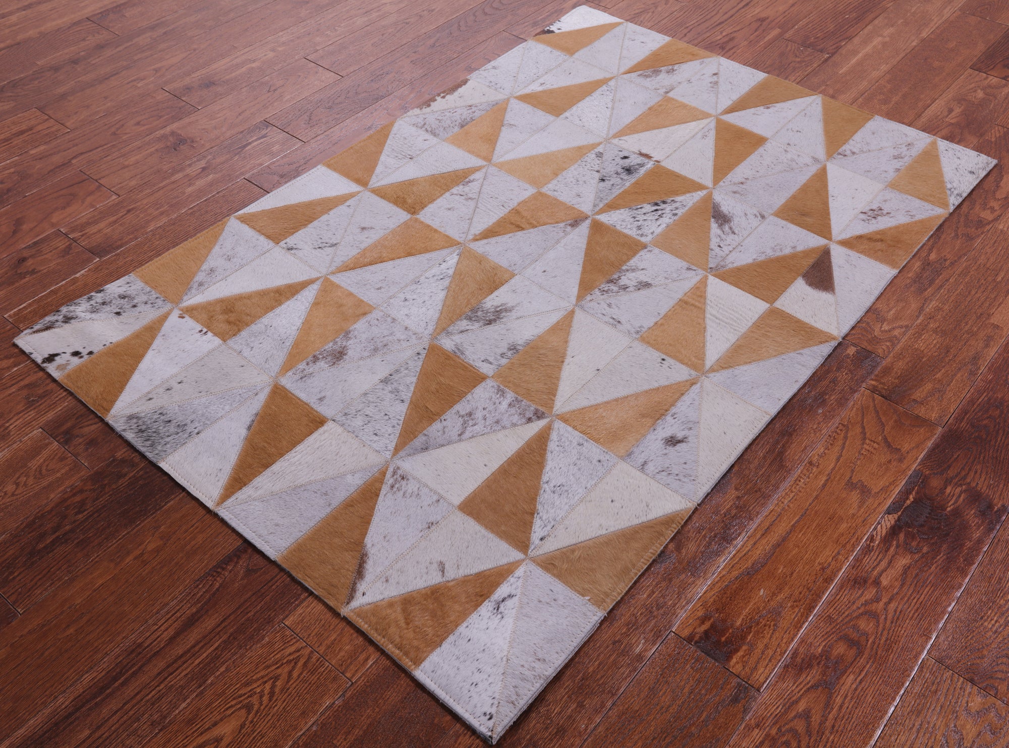 Brown Salt & Pepper Natural Cowhide Hand Stitched Patchwork Rug - 3' 3" X 5' 0" - Golden Nile