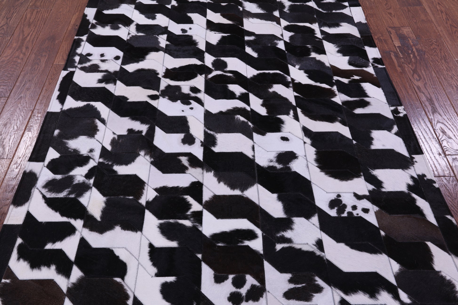 Black & White Natural Cowhide Hand Stitched Patchwork Rug - 5' 0" X 6' 7" - Golden Nile