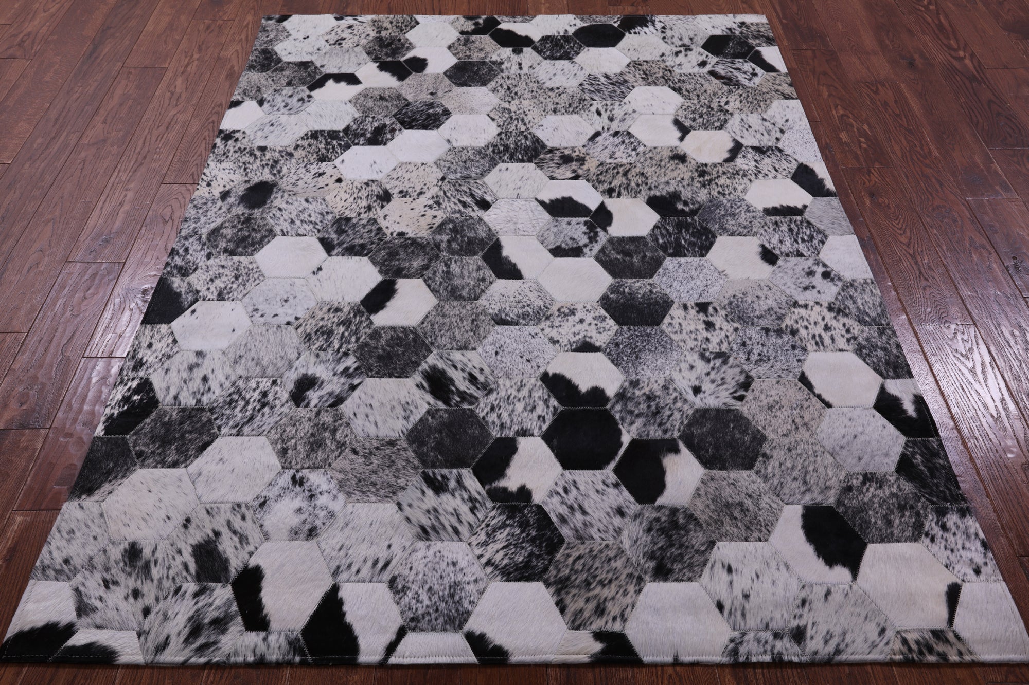 Black & White Salt & Pepper Natural Cowhide Hand Stitched Patchwork Rug - 5' 0" X 6' 7" - Golden Nile
