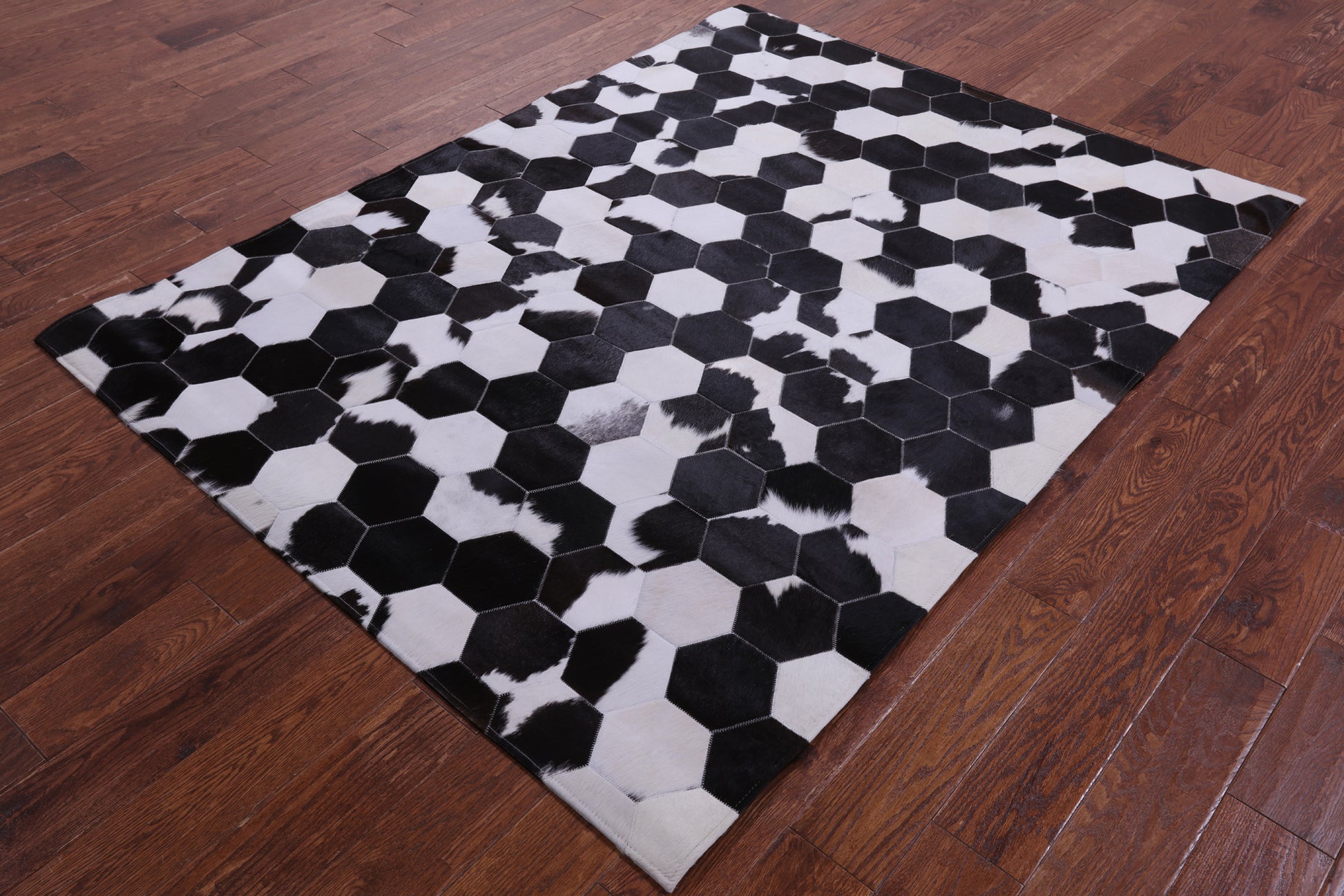 Black & White Natural Cowhide Hand Stitched Patchwork Rug - 5' 0" X 6' 7" - Golden Nile