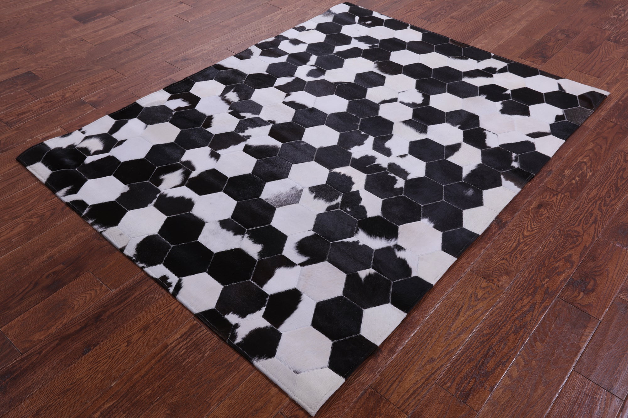Black & White Natural Cowhide Hand Stitched Patchwork Rug - 5' 0" X 6' 7" - Golden Nile