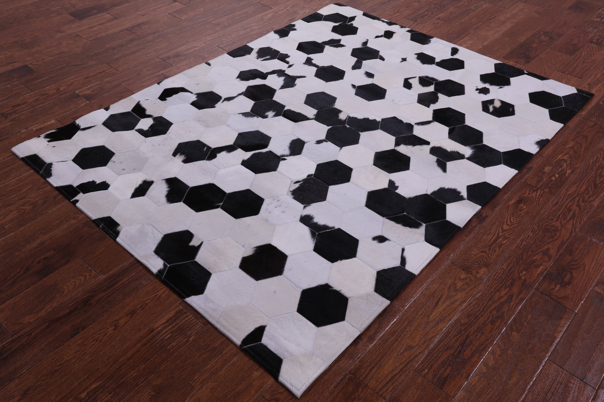 Black & White Natural Cowhide Hand Stitched Patchwork Rug - 5' 0" X 6' 8" - Golden Nile