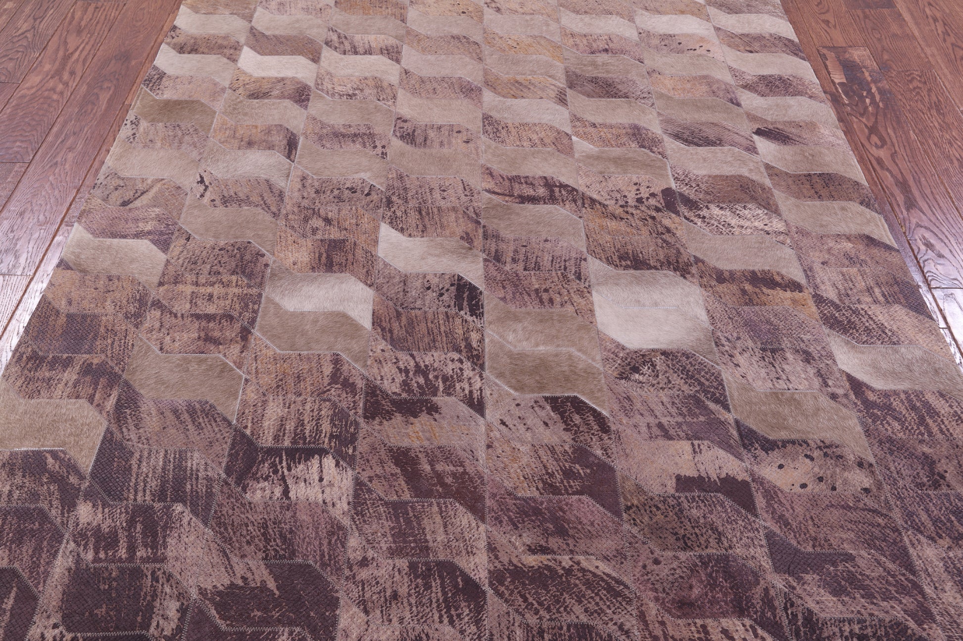 Brown Printed Natural Cowhide Hand Stitched Patchwork Rug - 5' 3" X 6' 10" - Golden Nile