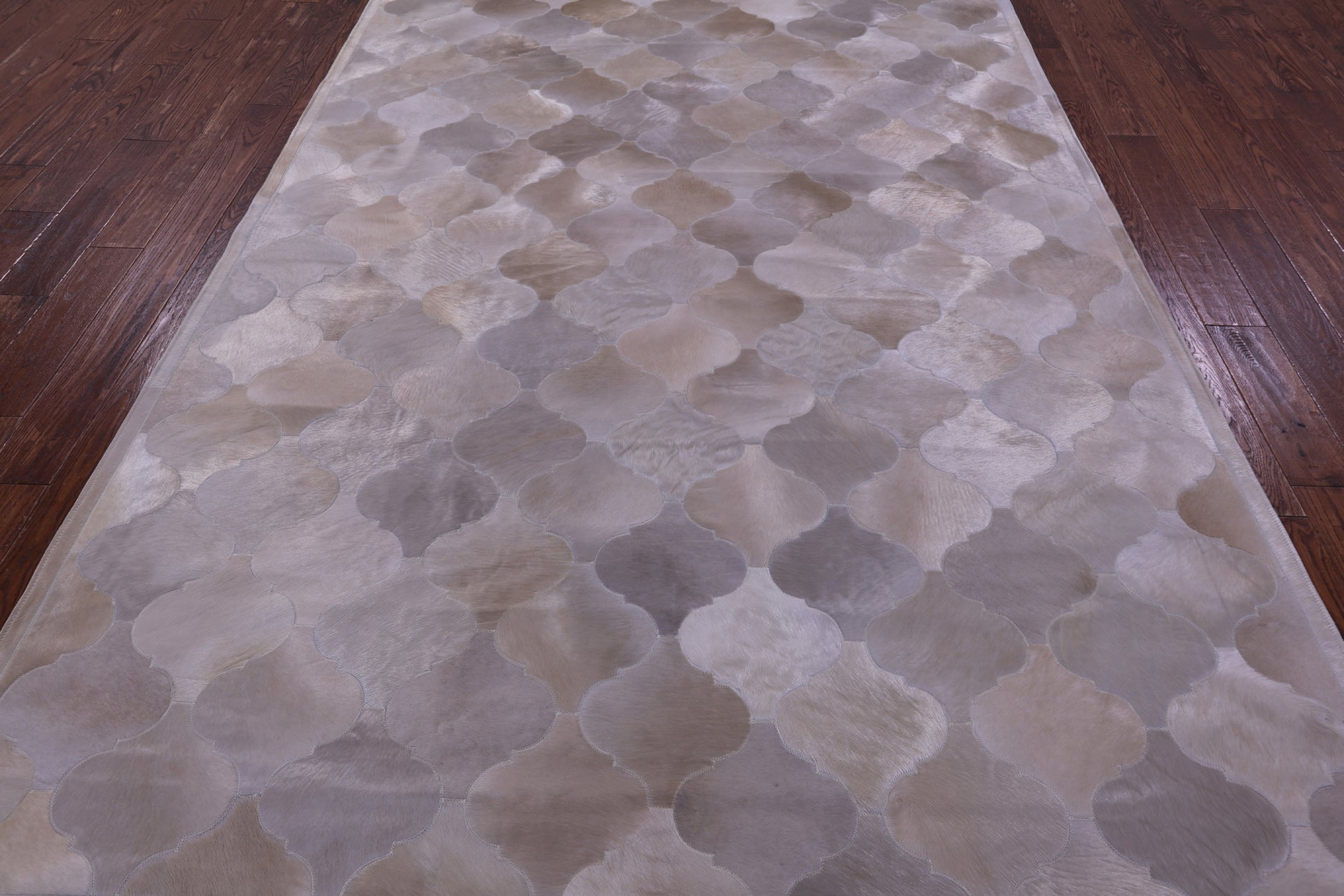 Lantern Tile Champagne Natural Cowhide Hand Stitched Patchwork Rug - 6' 9" X 9' 11" - Golden Nile