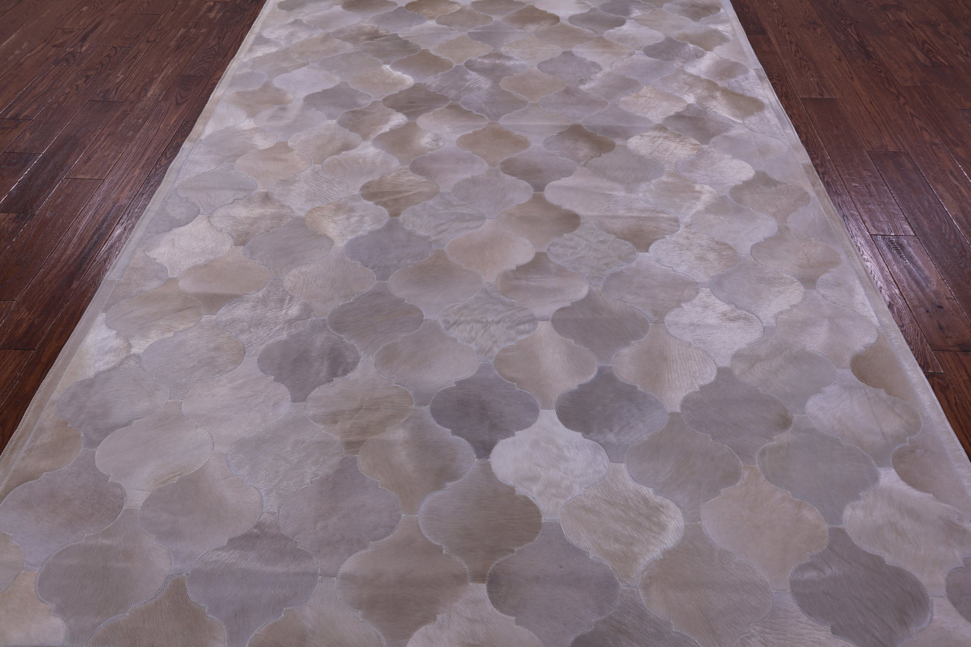 Lantern Tile Champagne Natural Cowhide Hand Stitched Patchwork Rug - 6' 9" X 9' 11" - Golden Nile