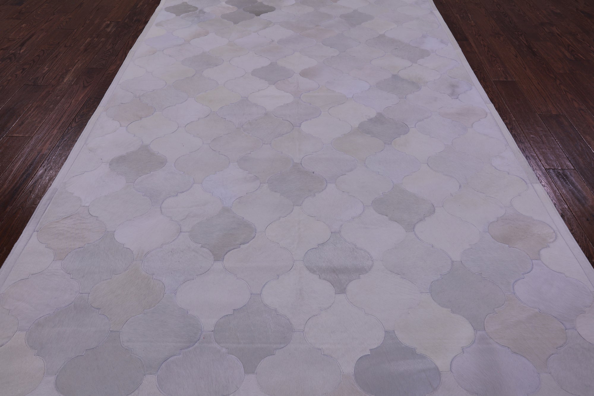 Lantern Tile White Champagne Natural Cowhide Hand Stitched Patchwork Rug - 6' 7" X 10' 0" - Golden Nile