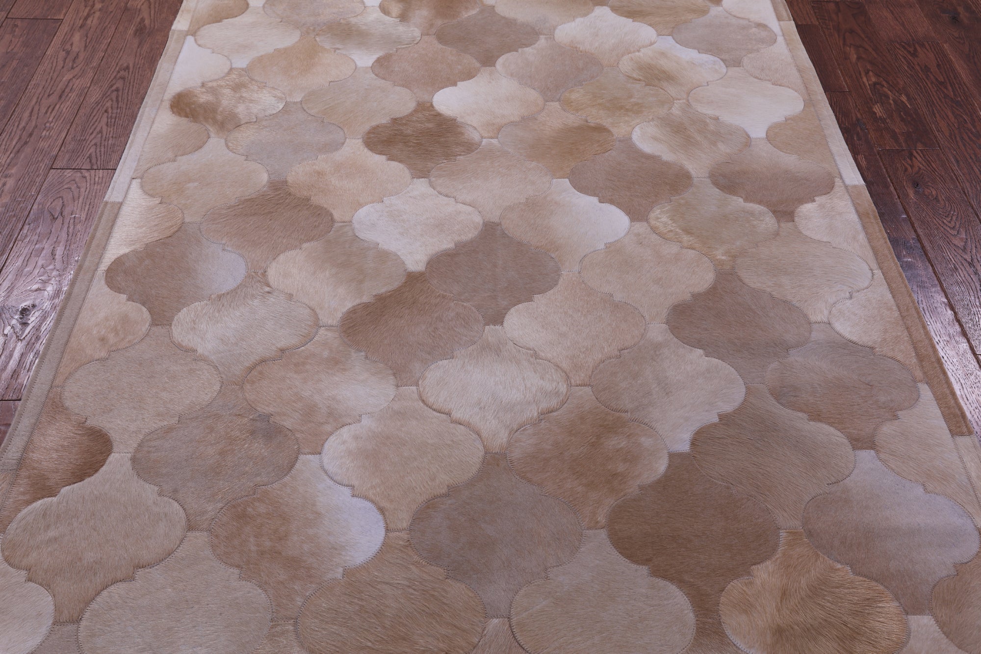 Lantern Tile Light Brown Natural Cowhide Hand Stitched Patchwork Rug - 4' 10" X 6' 7" - Golden Nile