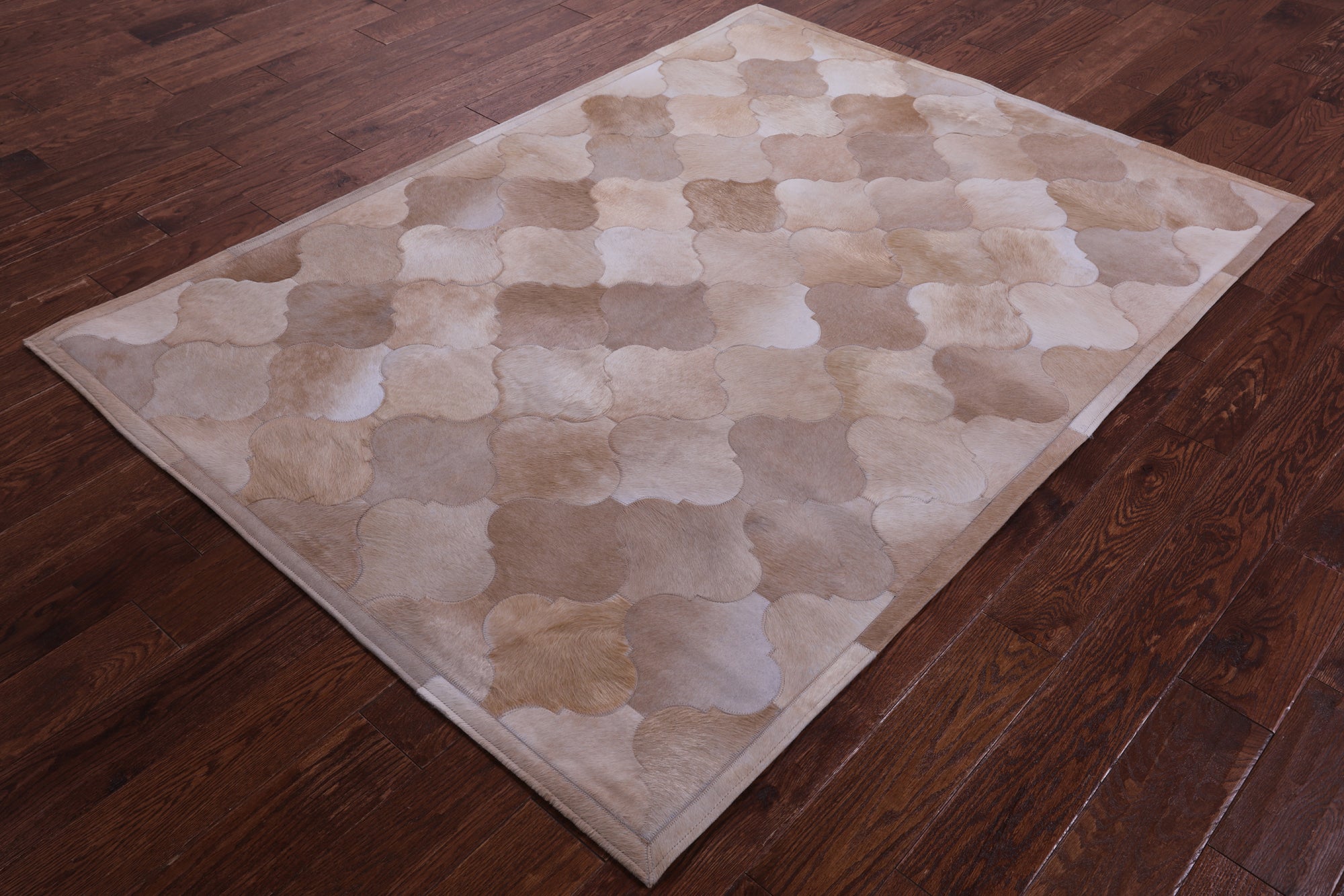 Lantern Tile Light Brown Natural Cowhide Hand Stitched Patchwork Rug - 4' 10" X 6' 7" - Golden Nile