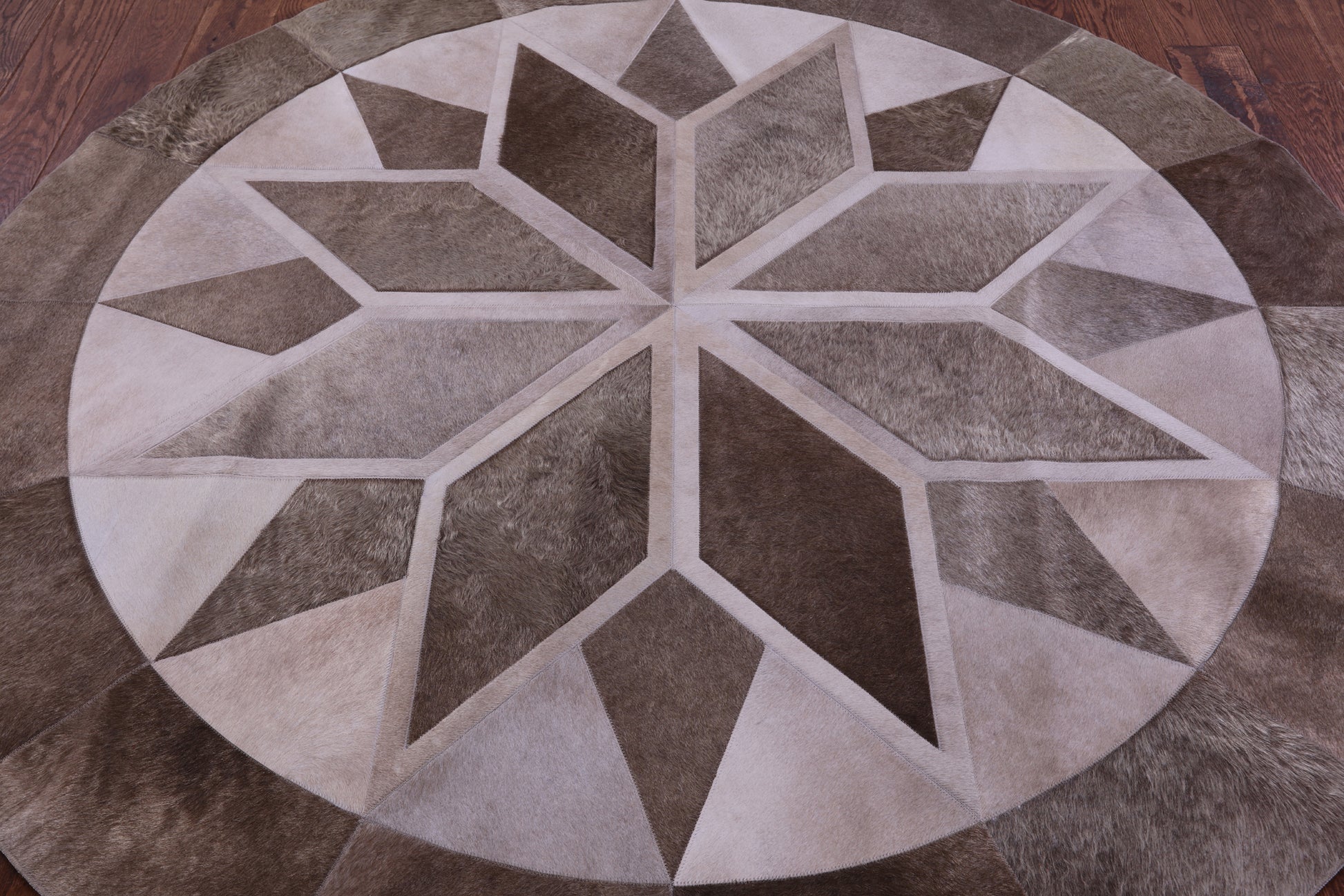 Brown Round Star Natural Cowhide Hand Stitched Patchwork Rug - 6' 6" X 6' 6" - Golden Nile