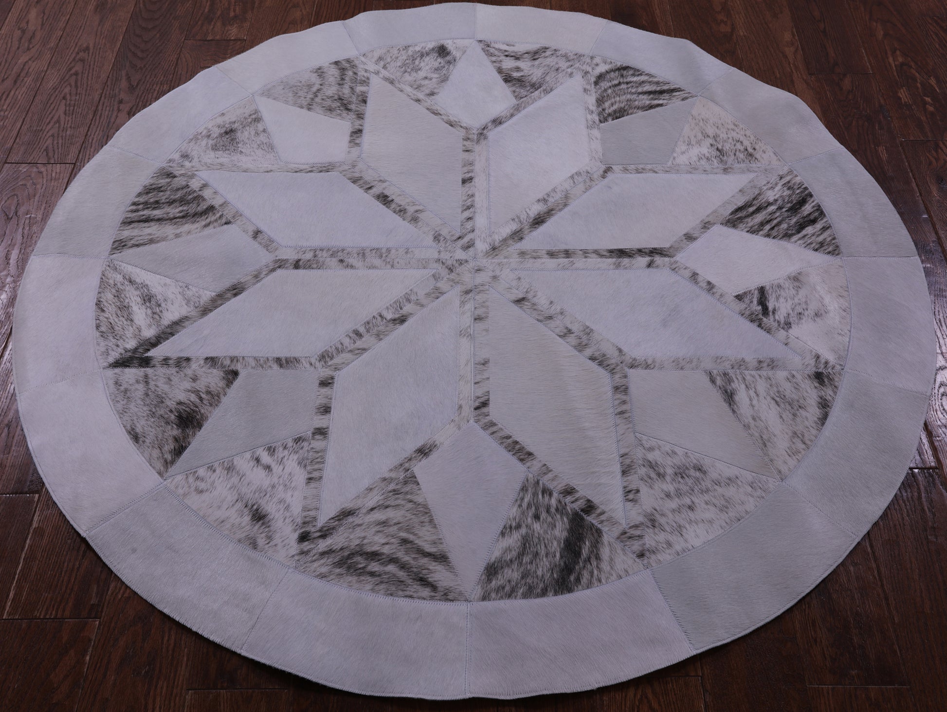 White Brindle Round Star Natural Cowhide Hand Stitched Patchwork Rug - 5' 0" X 5' 0" - Golden Nile