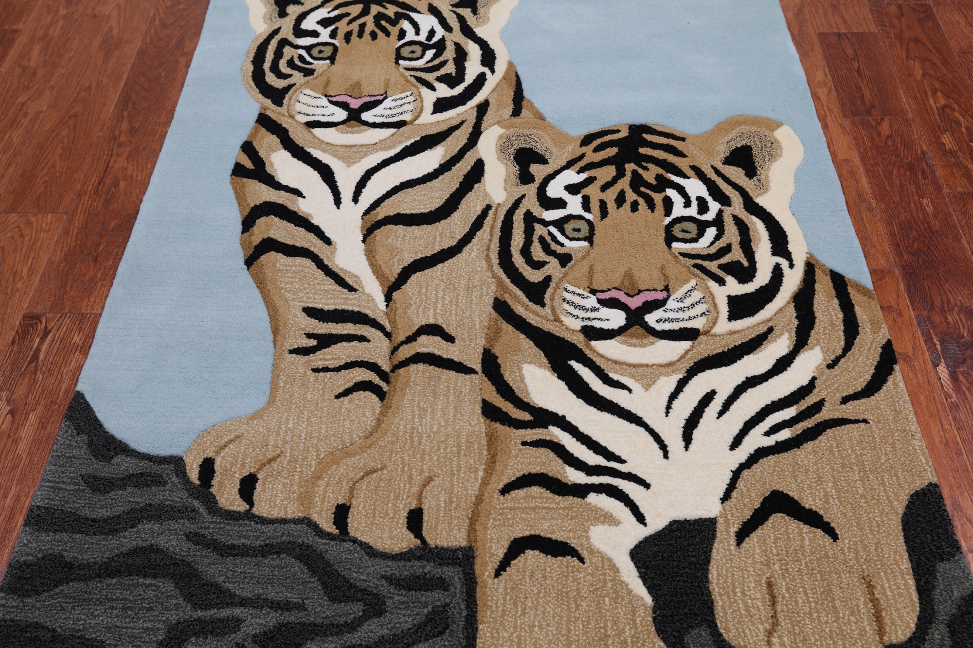 Blue Tiger Design Hand-Tufted Wool Rug - 4' 0" X 6' 0"