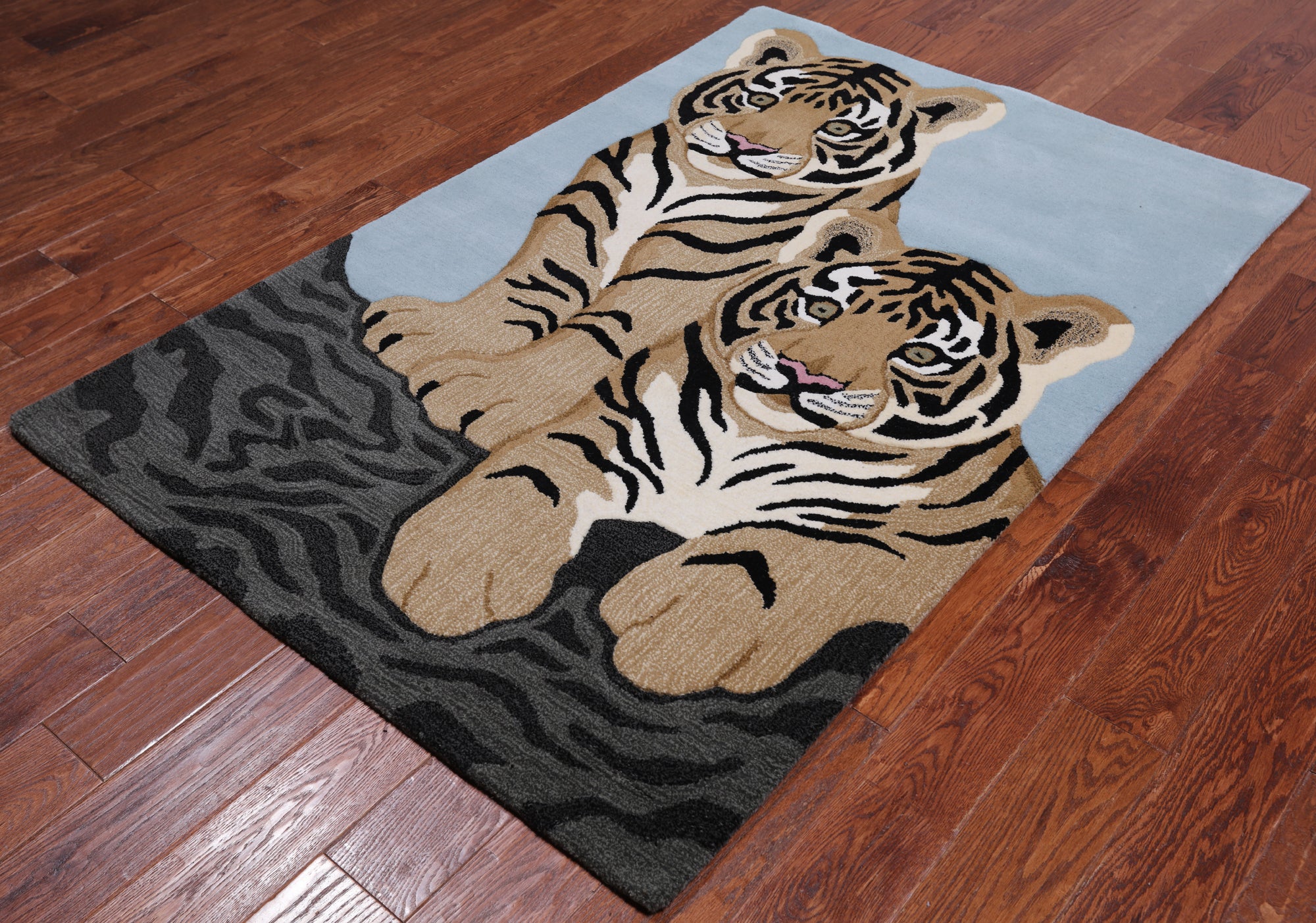 Blue Tiger Design Hand-Tufted Wool Rug - 4' 0" X 6' 0"