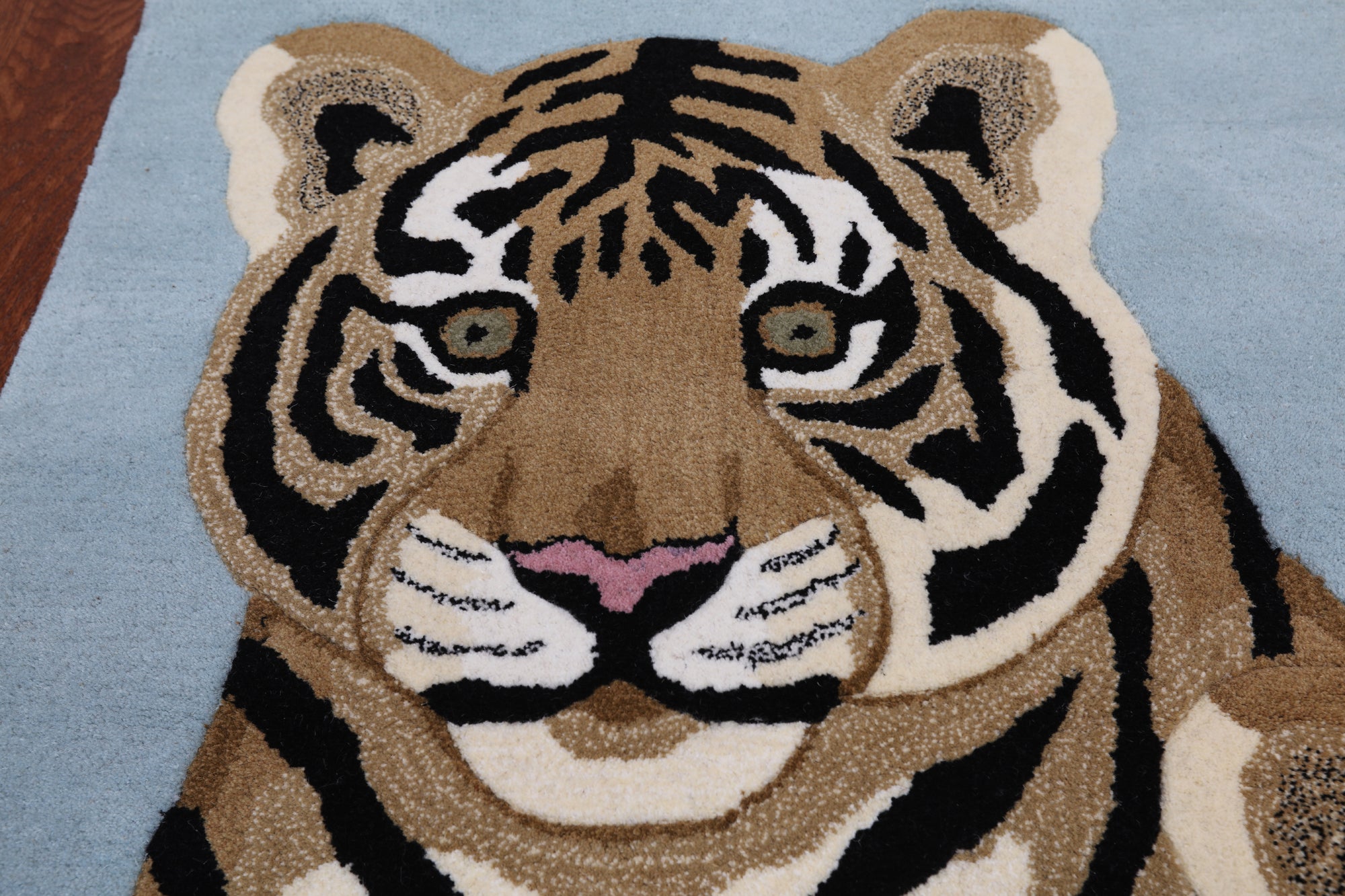 Blue Tiger Design Hand-Tufted Wool Rug - 4' 0" X 6' 0"