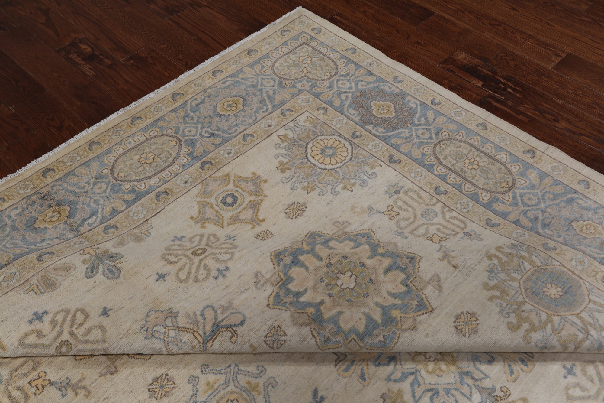 Ivory Peshawar Hand Knotted Wool Rug - 7' 10" X 10' 6"