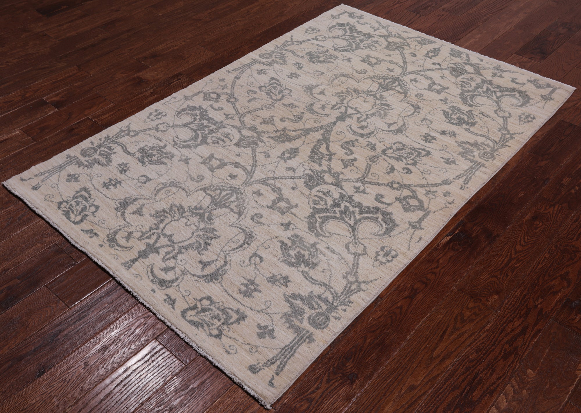 Ivory Peshawar Hand Knotted Wool Area Rug - 4' 2" X 6' 4"