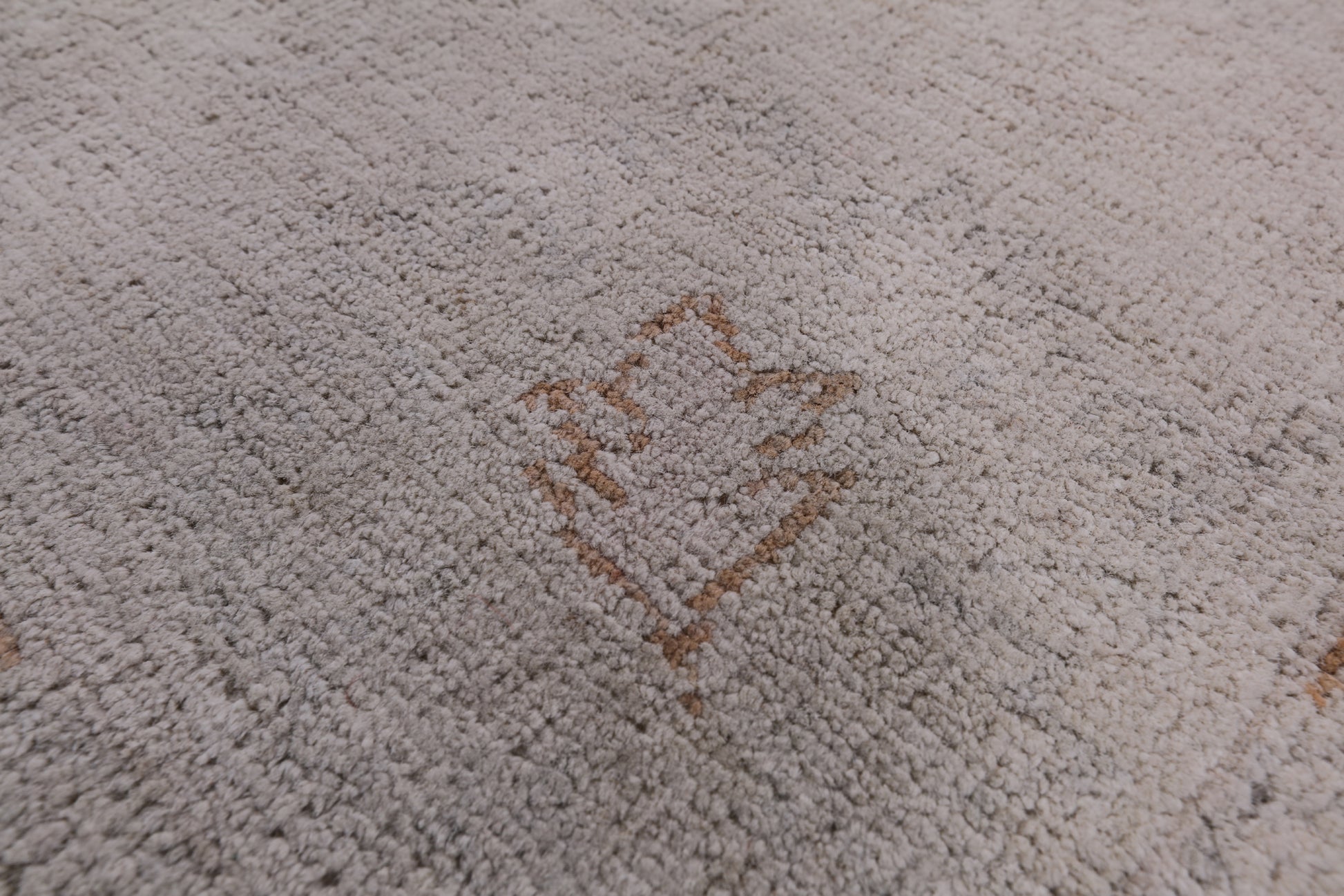 Ivory Peshawar White Wash Hand Knotted Rug - 4' 11" X 6' 11" - Golden Nile