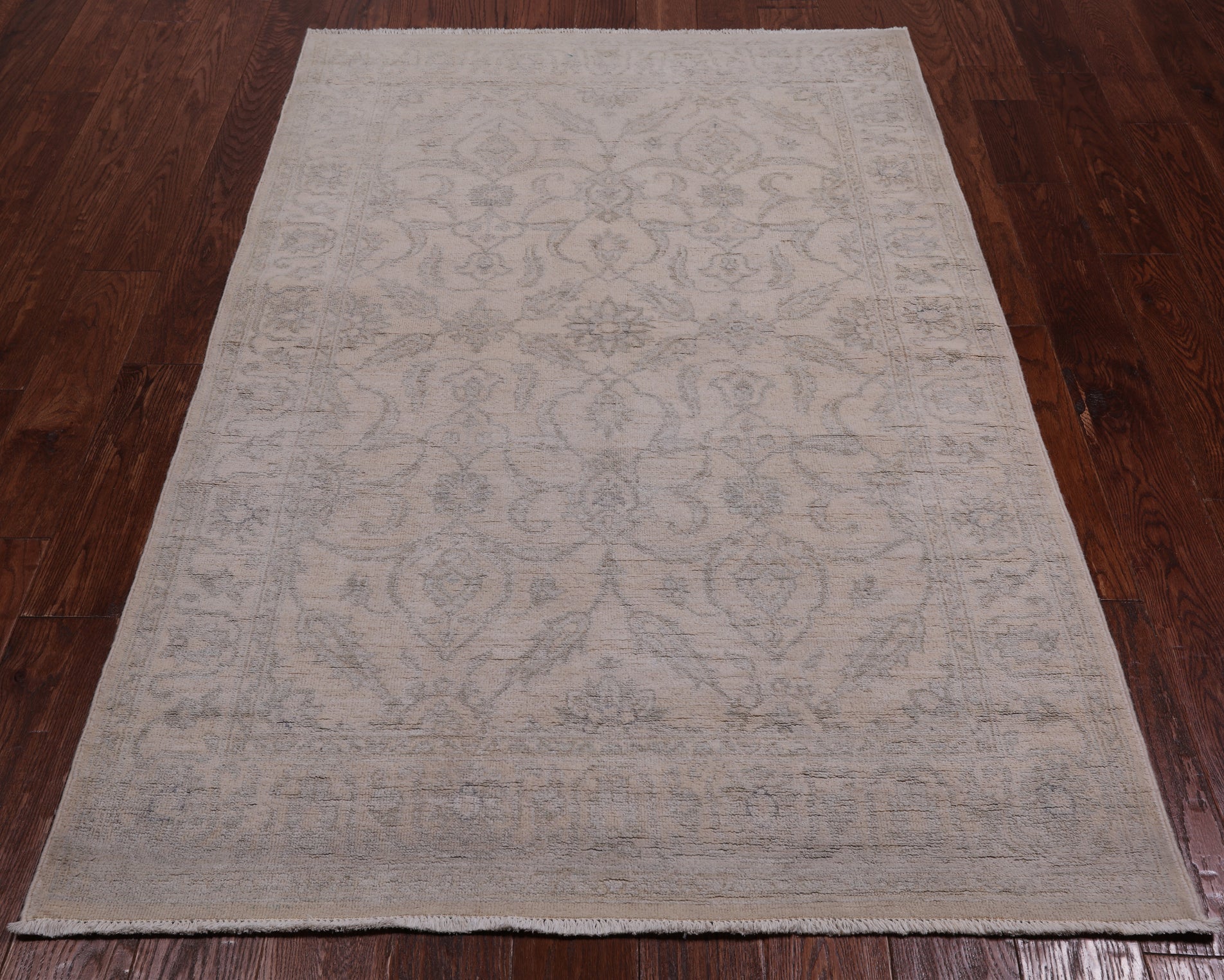 Ivory Persian Washed Out Handmade Area Rug - 4' 0" X 6' 2"