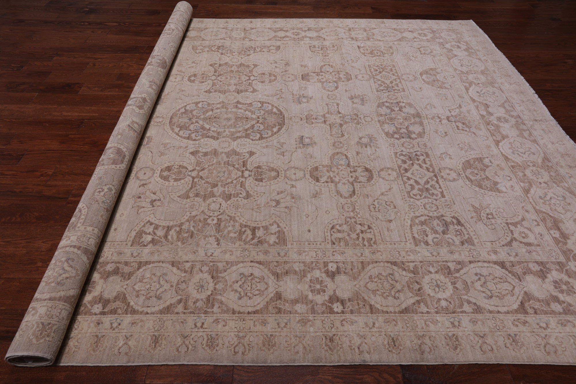 Ivory Peshawar Handmade Wool Area Rug - 8' 10" X 12' 4"