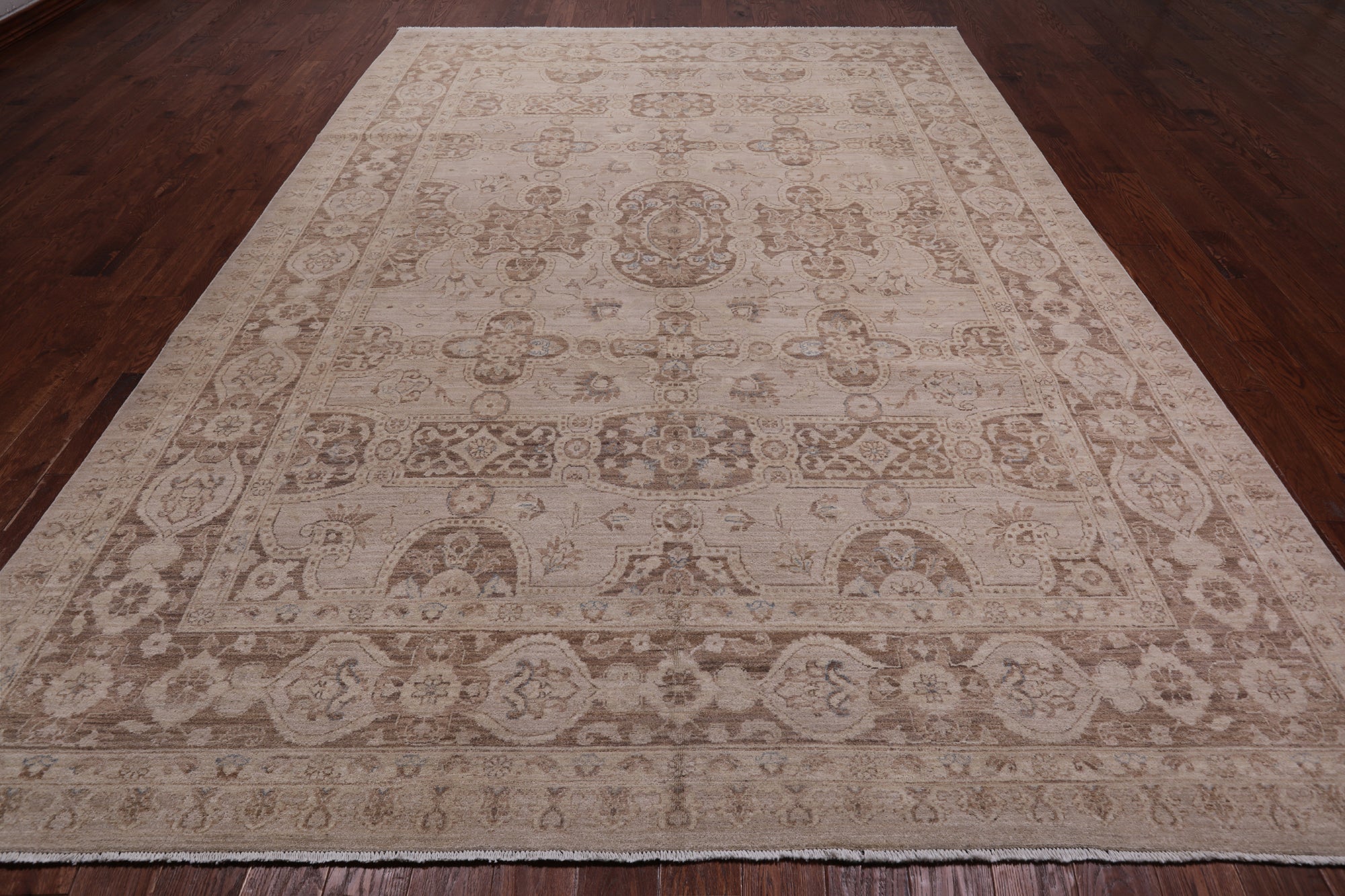 Ivory Peshawar Handmade Wool Area Rug - 8' 10" X 12' 4"