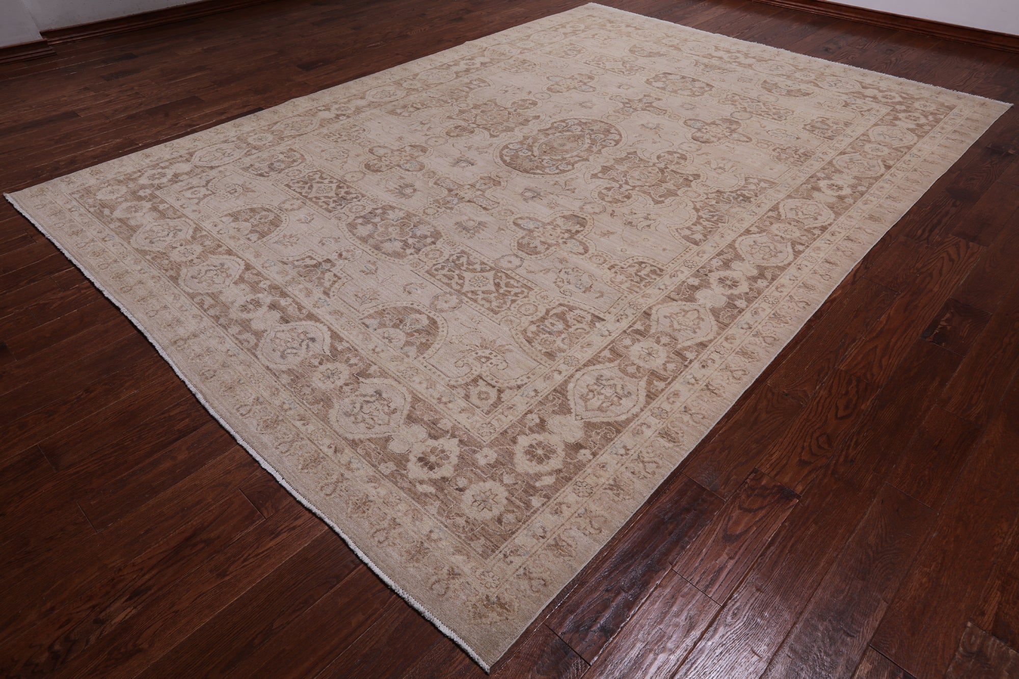 Ivory Peshawar Handmade Wool Area Rug - 8' 10" X 12' 4"