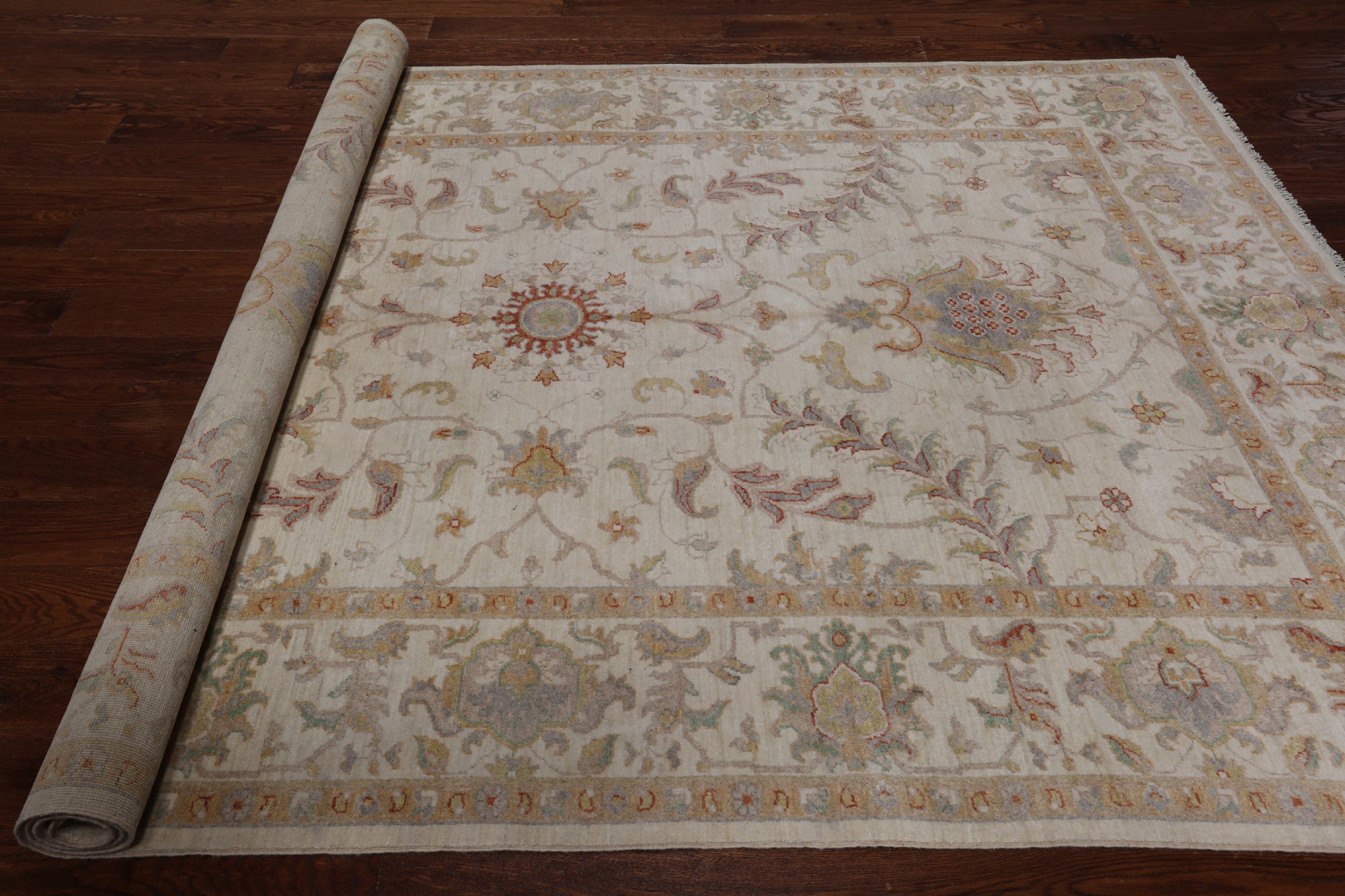 Ivory Peshawar Handmade Wool Rug - 6' 4" X 9' 8"