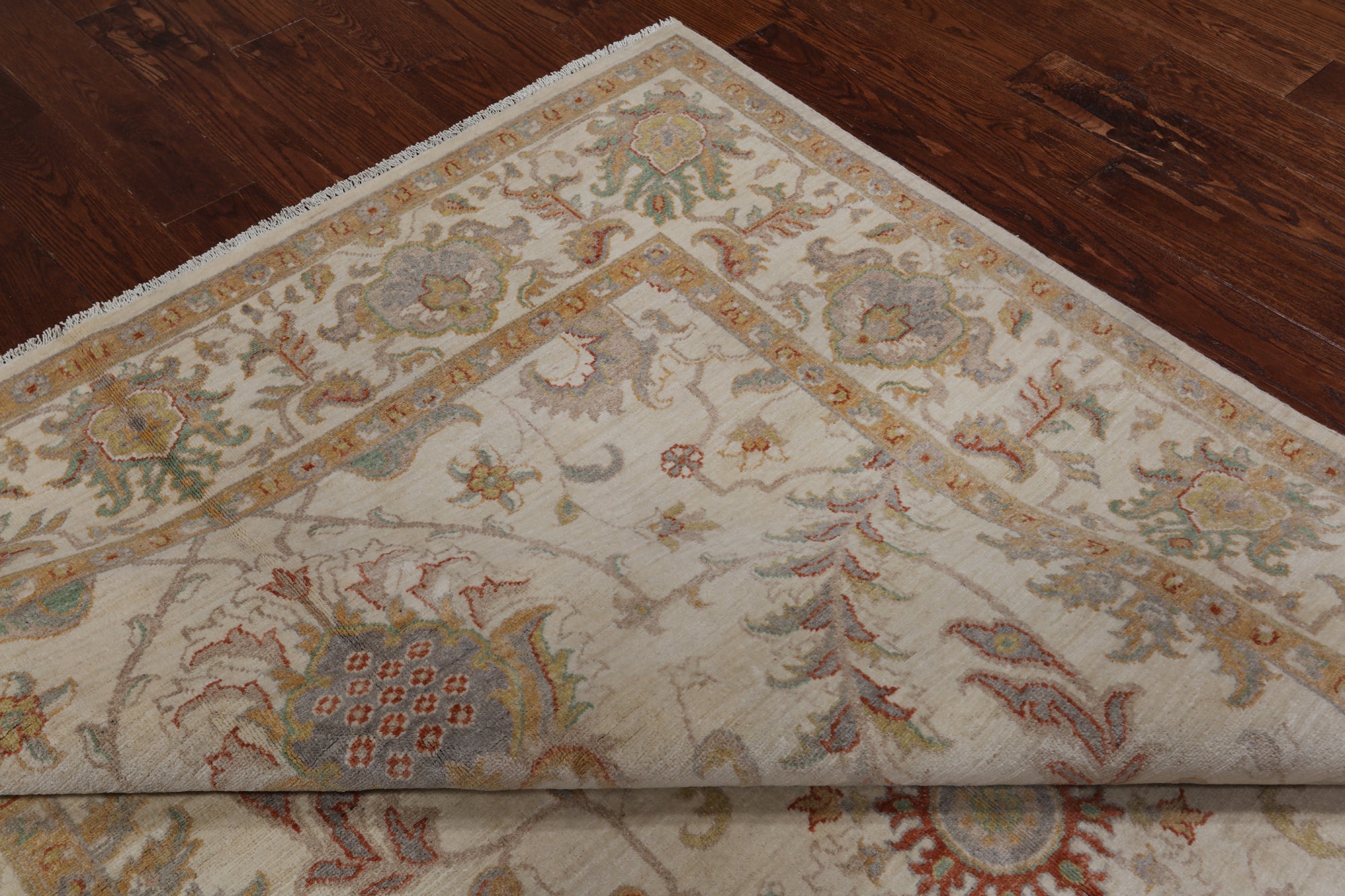 Ivory Peshawar Handmade Wool Rug - 6' 4" X 9' 8"