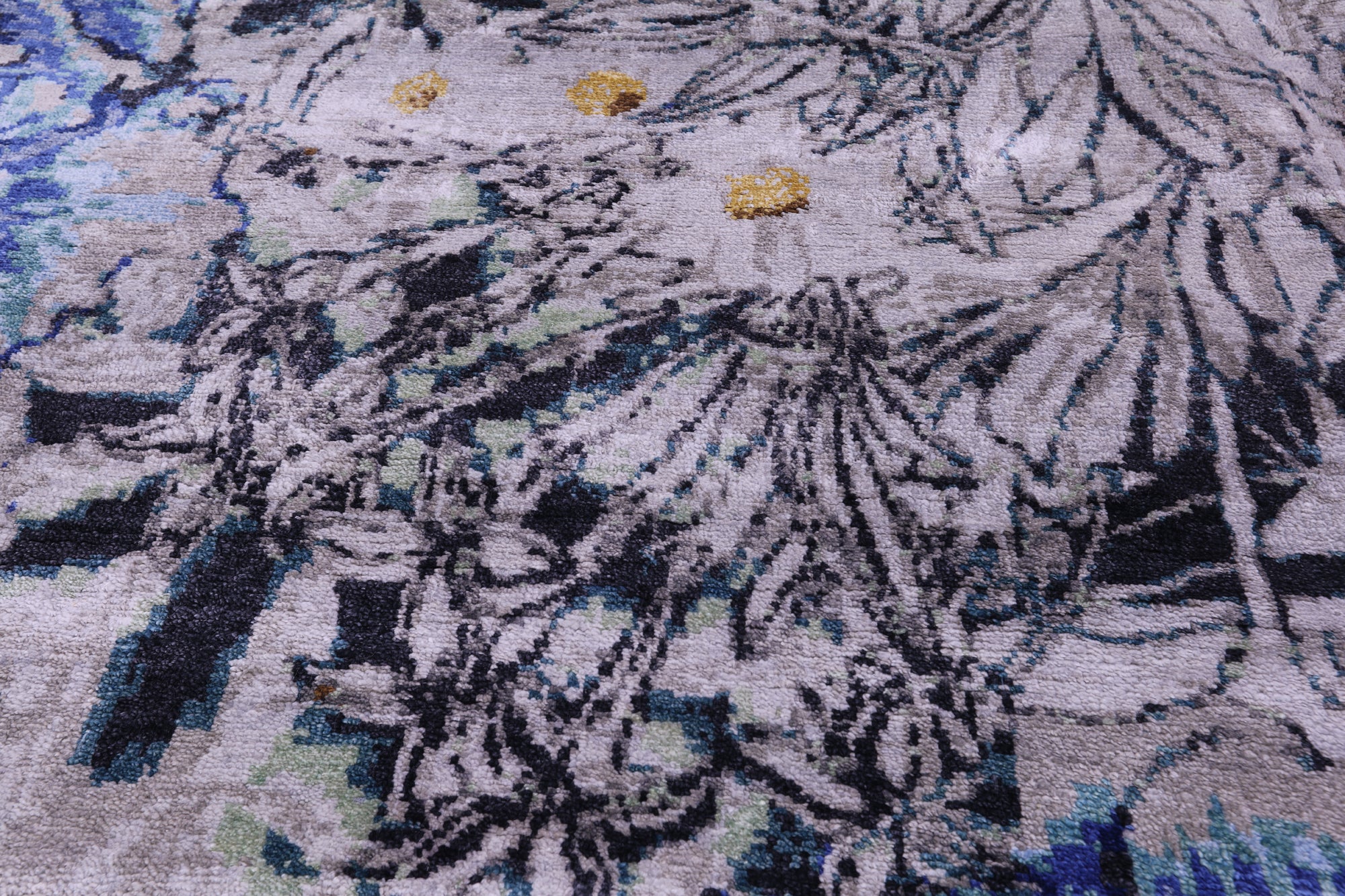 Contemporary Hand Knotted 100% Silk Rug - 8' 9" X 12' 2"