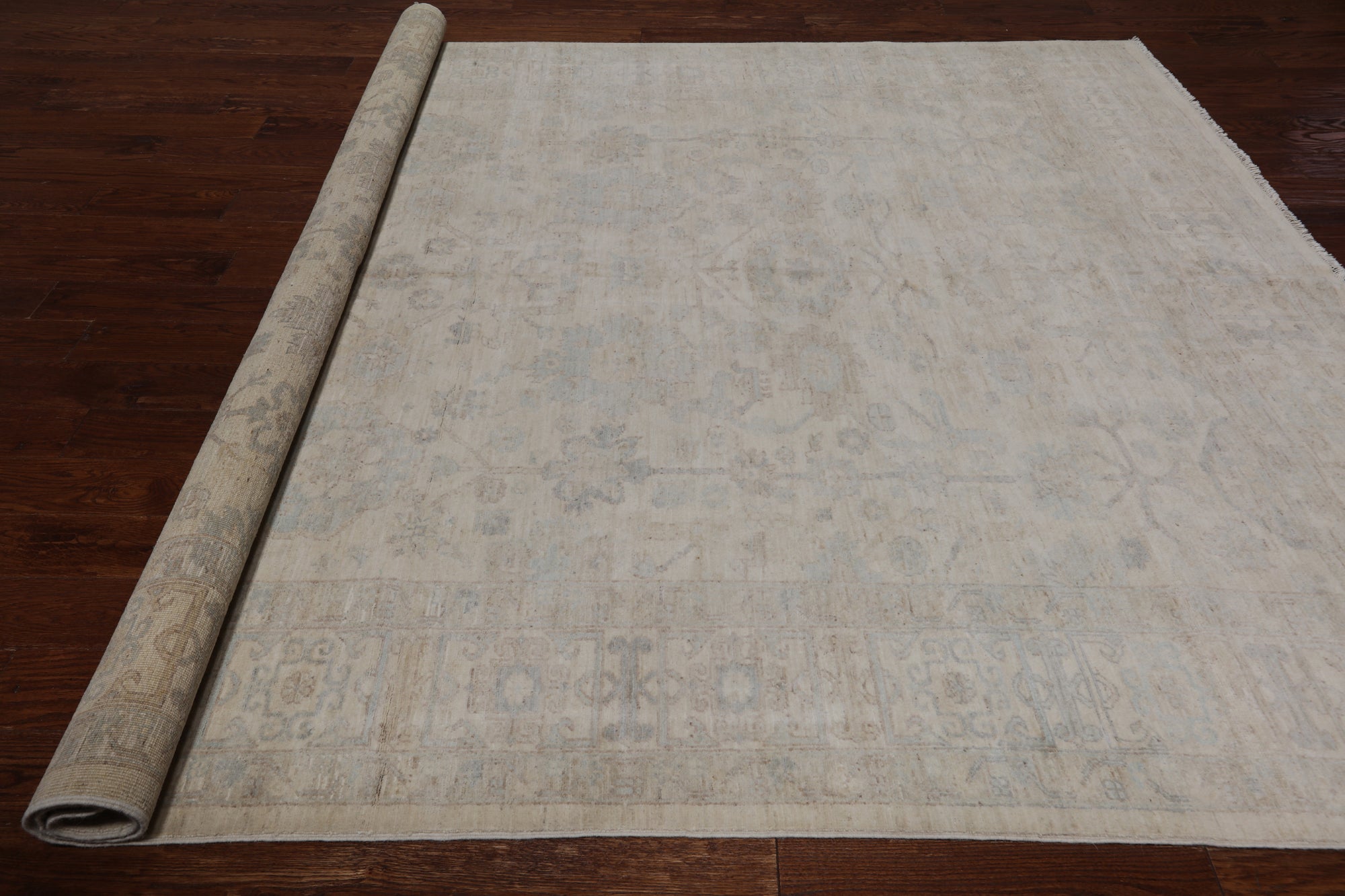 Ivory Turkish Oushak Hand Knotted Wool Rug - 7' 11" X 9' 6"