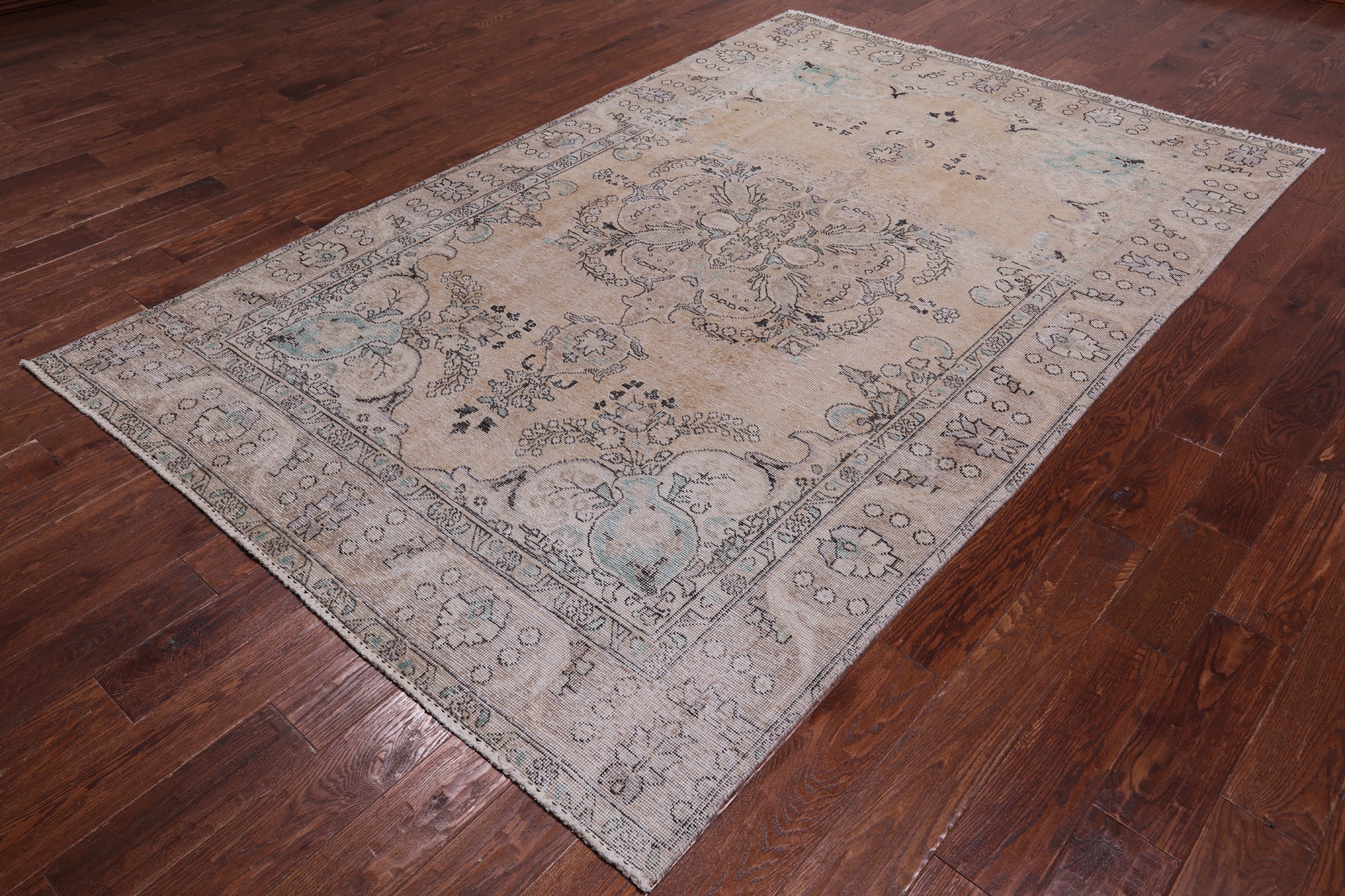 SUPER SALE Ivory Persian Vintage White Wash Hand Knotted Wool Rug - 6' 0" X 9' 4"