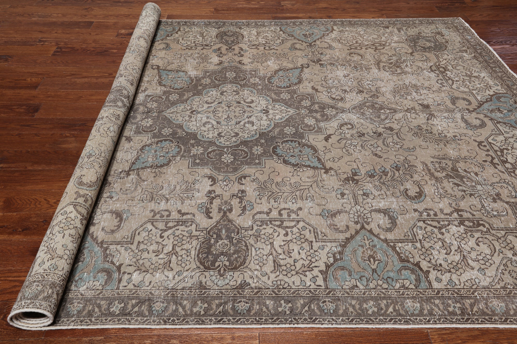 SUPER SALE Persian Vintage White Wash Hand Knotted Wool Rug - 7' 7" X 10' 8"