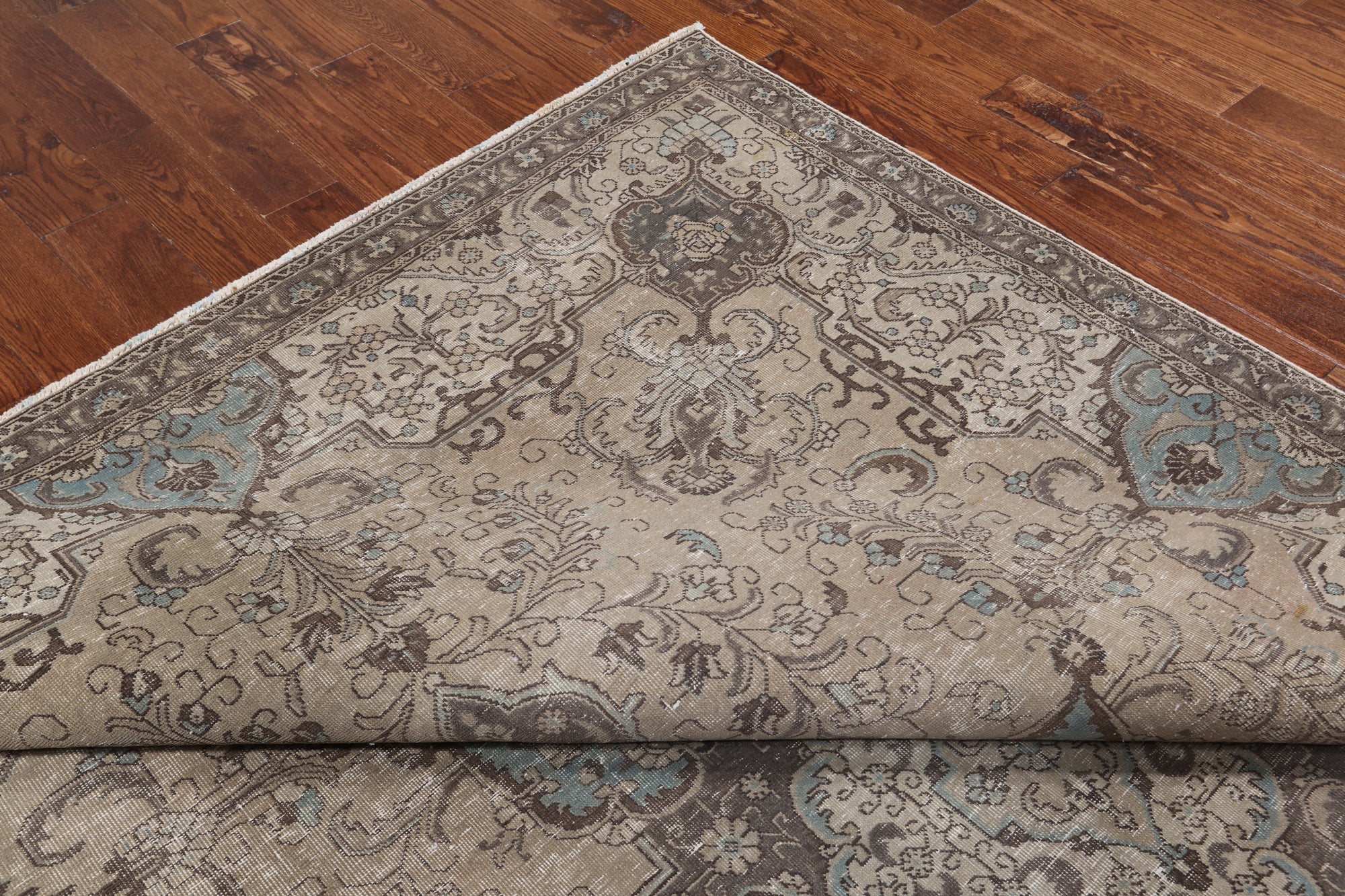SUPER SALE Persian Vintage White Wash Hand Knotted Wool Rug - 7' 7" X 10' 8"