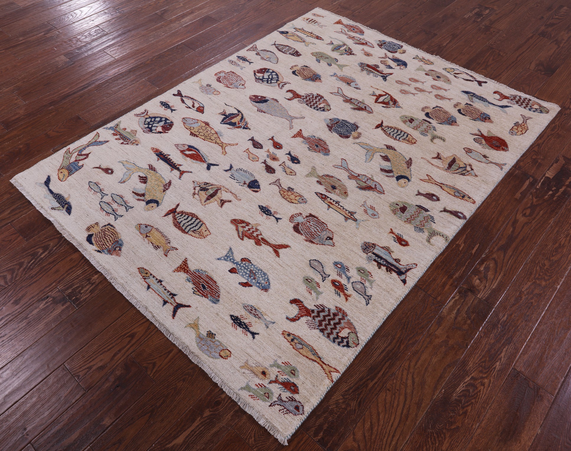 Ivory Fish Design Persian Gabbeh Hand Knotted Wool Rug - 4' 10" X 6' 4" - Golden Nile