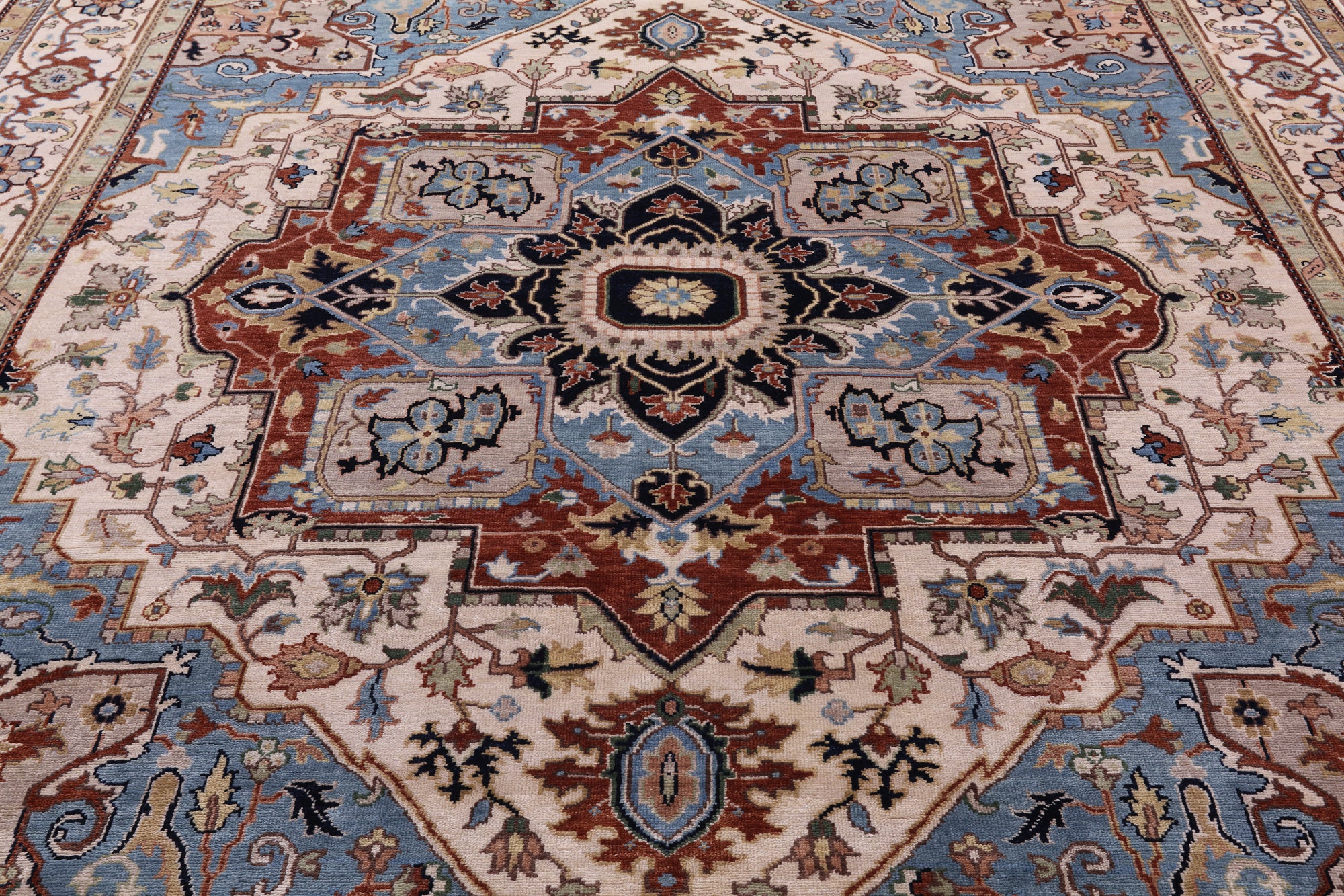 Ivory Square Geometric Heriz Serapi Hand Knotted Wool Rug - 9' 7" X 9' 11" - Golden Nile