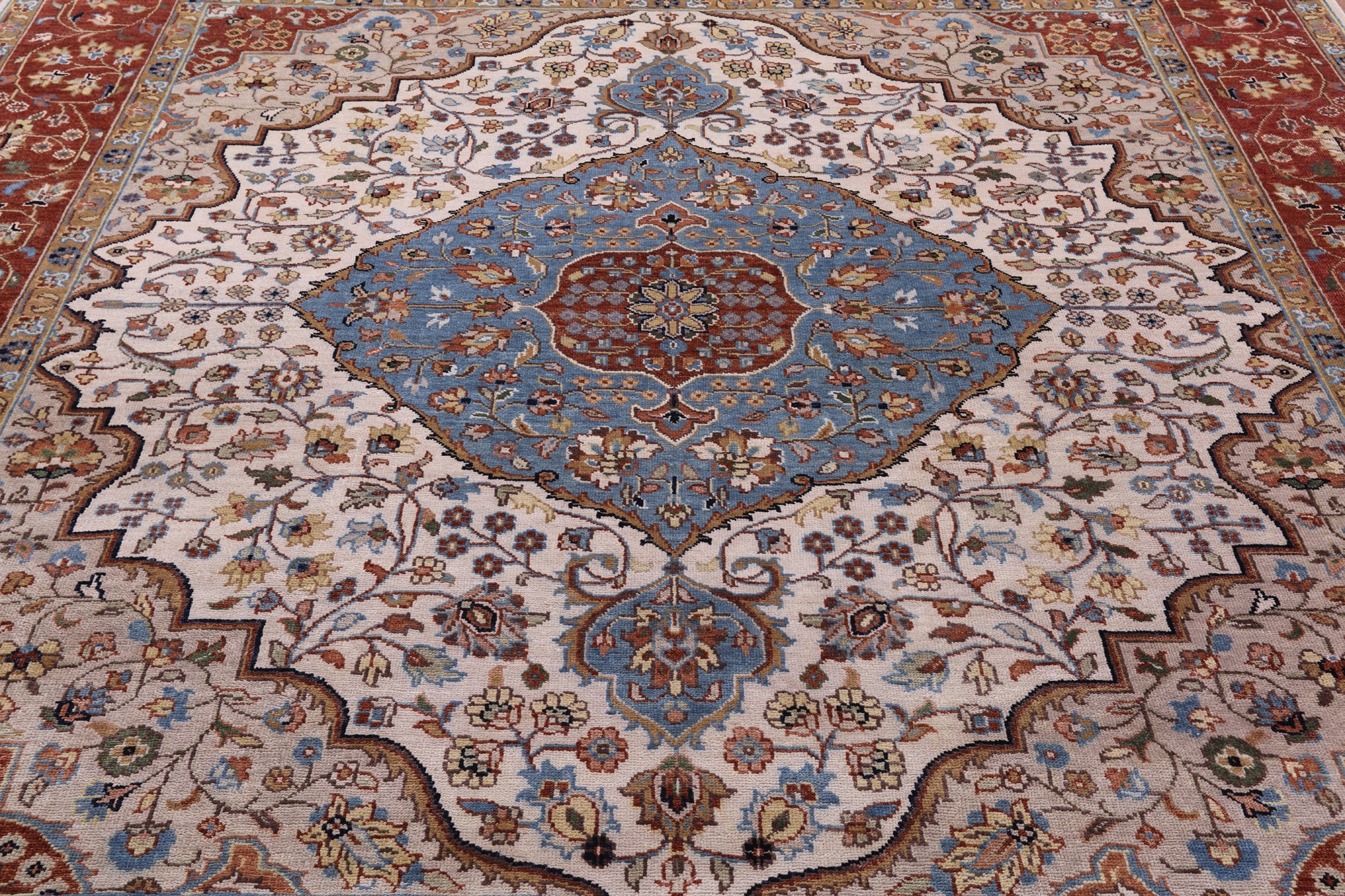Ivory Square Persian Heriz Serapi Hand Knotted Wool Rug - 8' 11" X 8' 11" - Golden Nile
