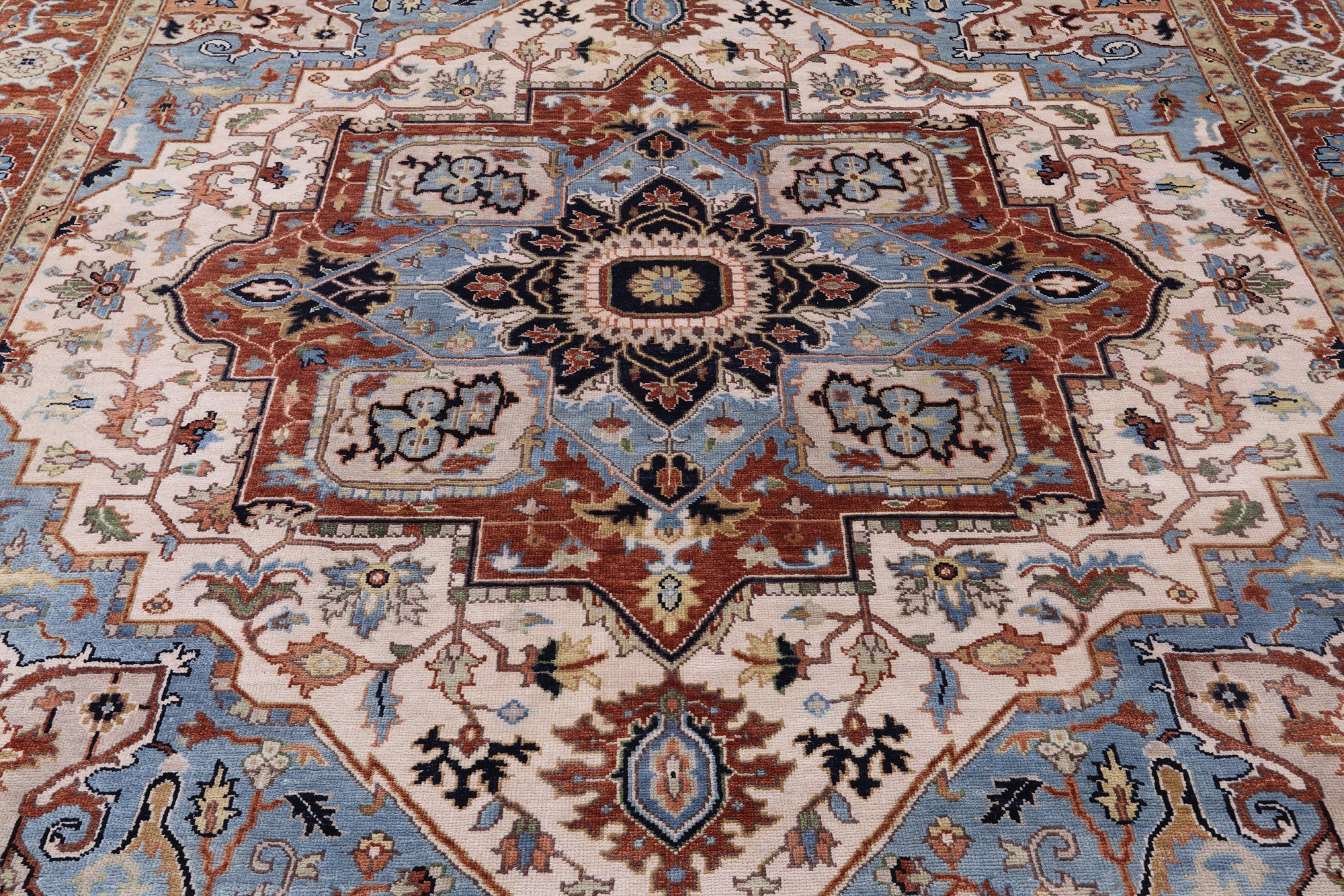 Ivory Square Geometric Heriz Serapi Hand Knotted Wool Rug - 8' 9" X 8' 9" - Golden Nile