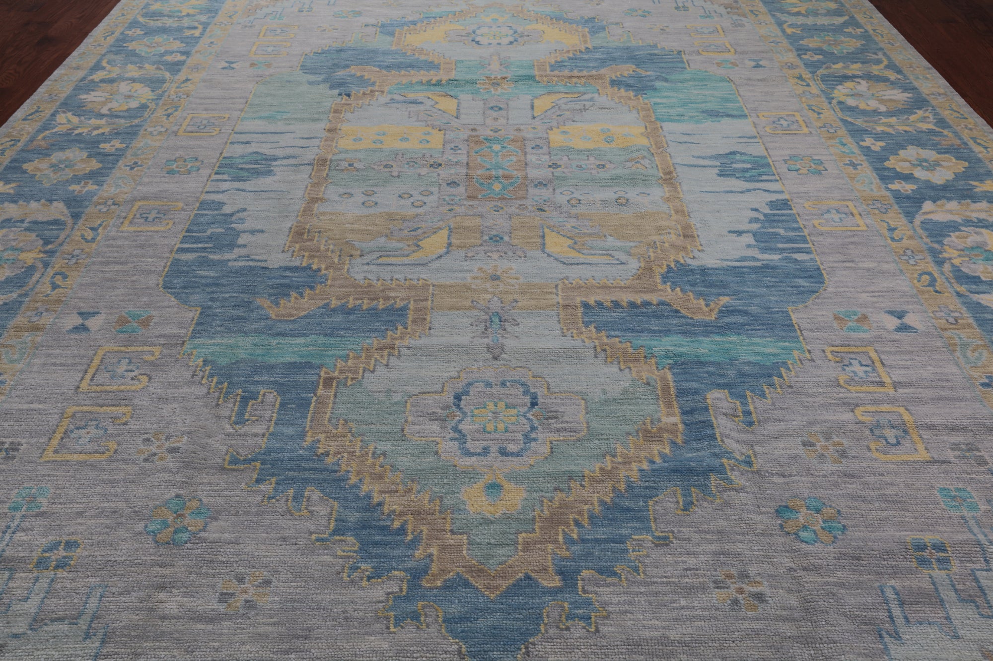 Geometric Fine Serapi Hand Knotted Wool Rug - 10' 3" X 14' 3"