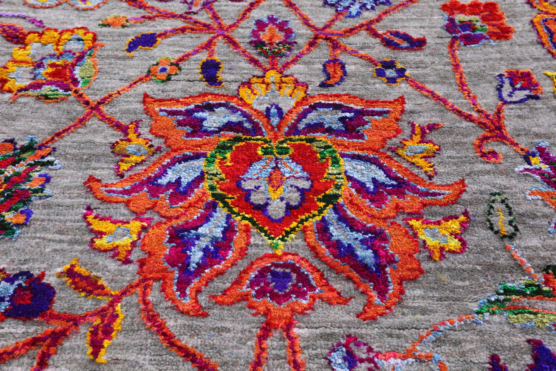 Grey Persian Tabriz Handmade Wool & Silk Rug - 5' 0" X 10' 3" - Golden Nile