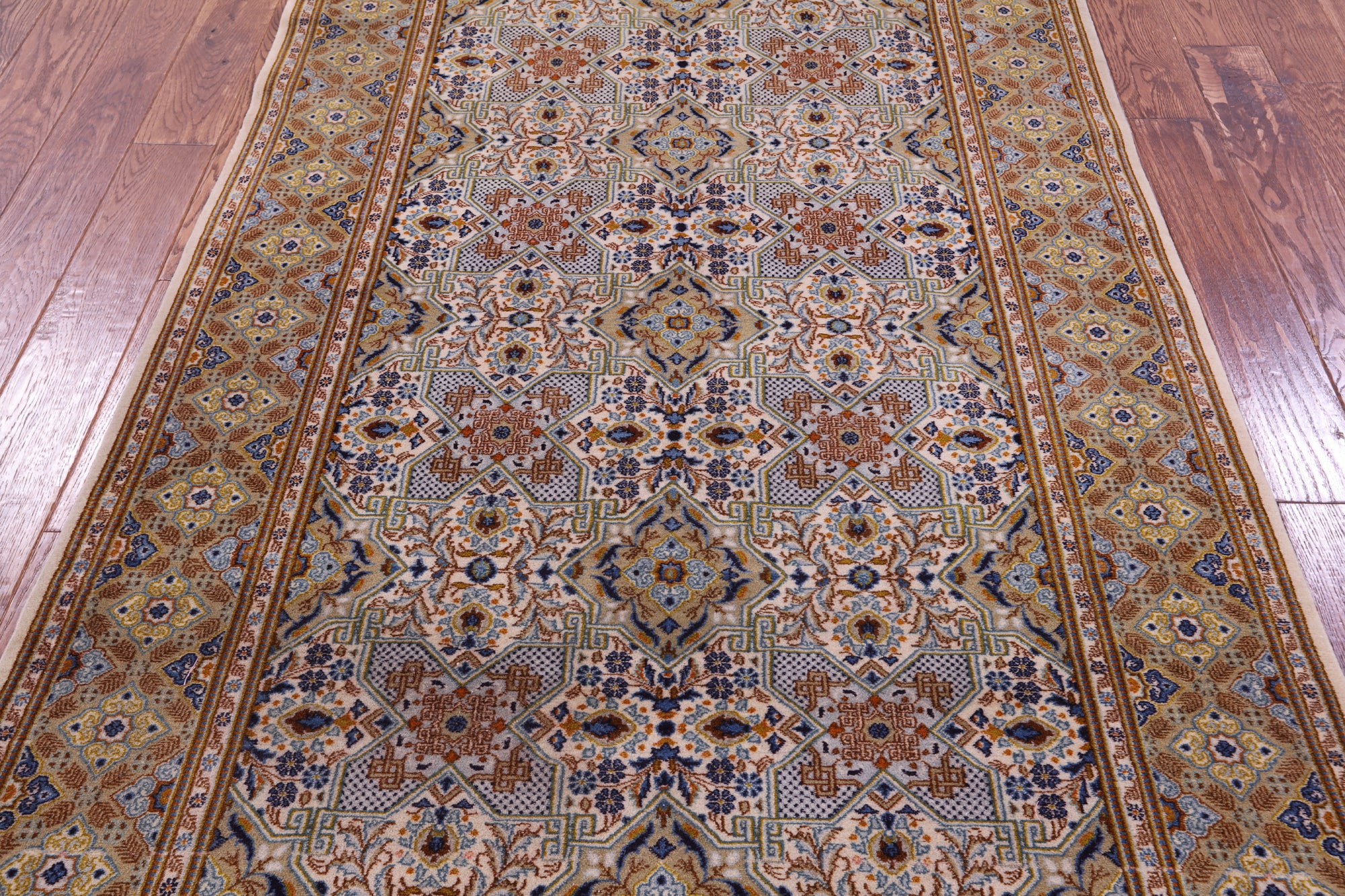 Persian Kashan Hand Knotted Wool Rug - 4' 7" X 7' 0" - Golden Nile
