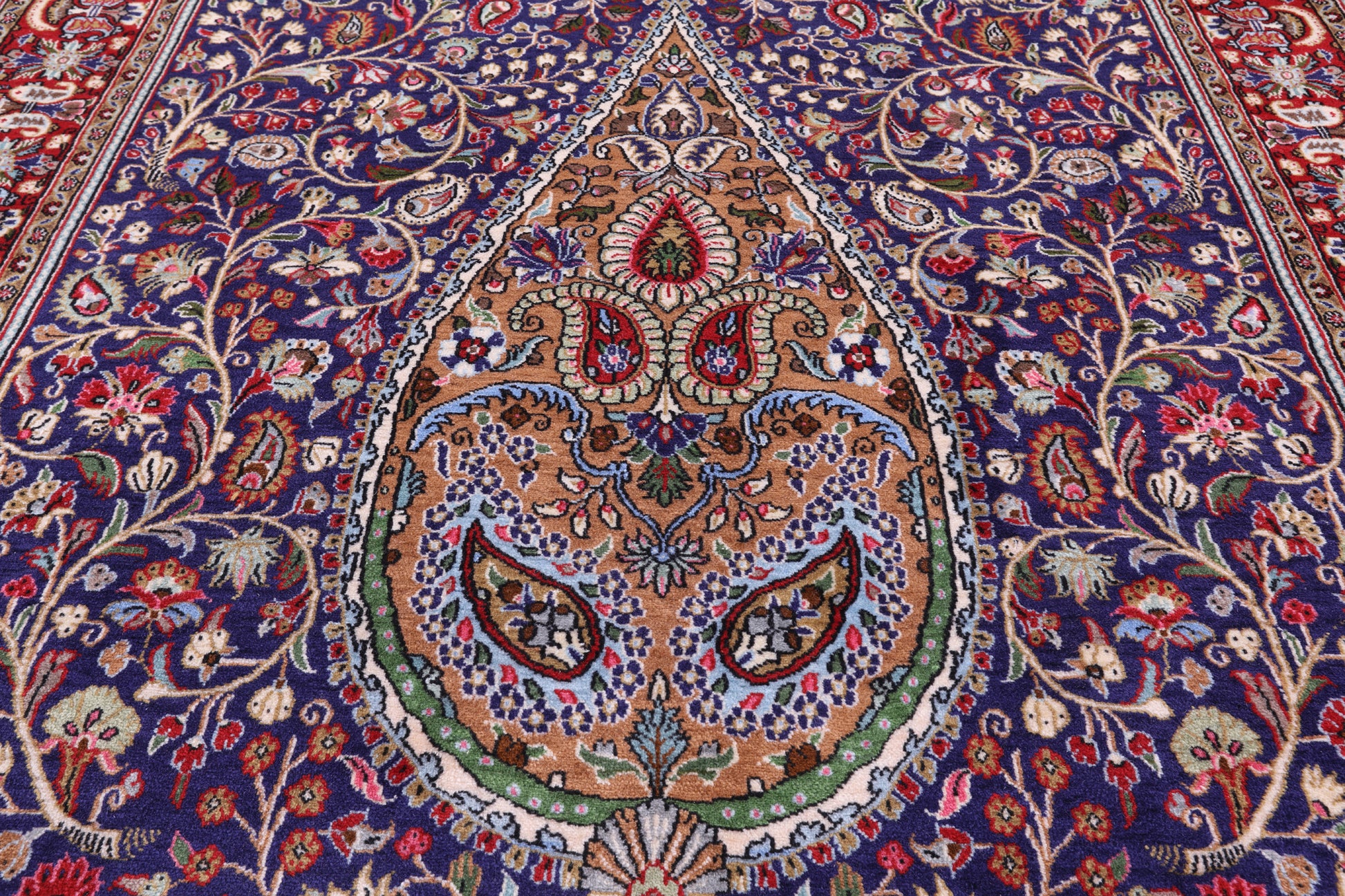 Persian Qum Hand Knotted Wool Rug - 4' 10"X 7' 3" - Golden Nile
